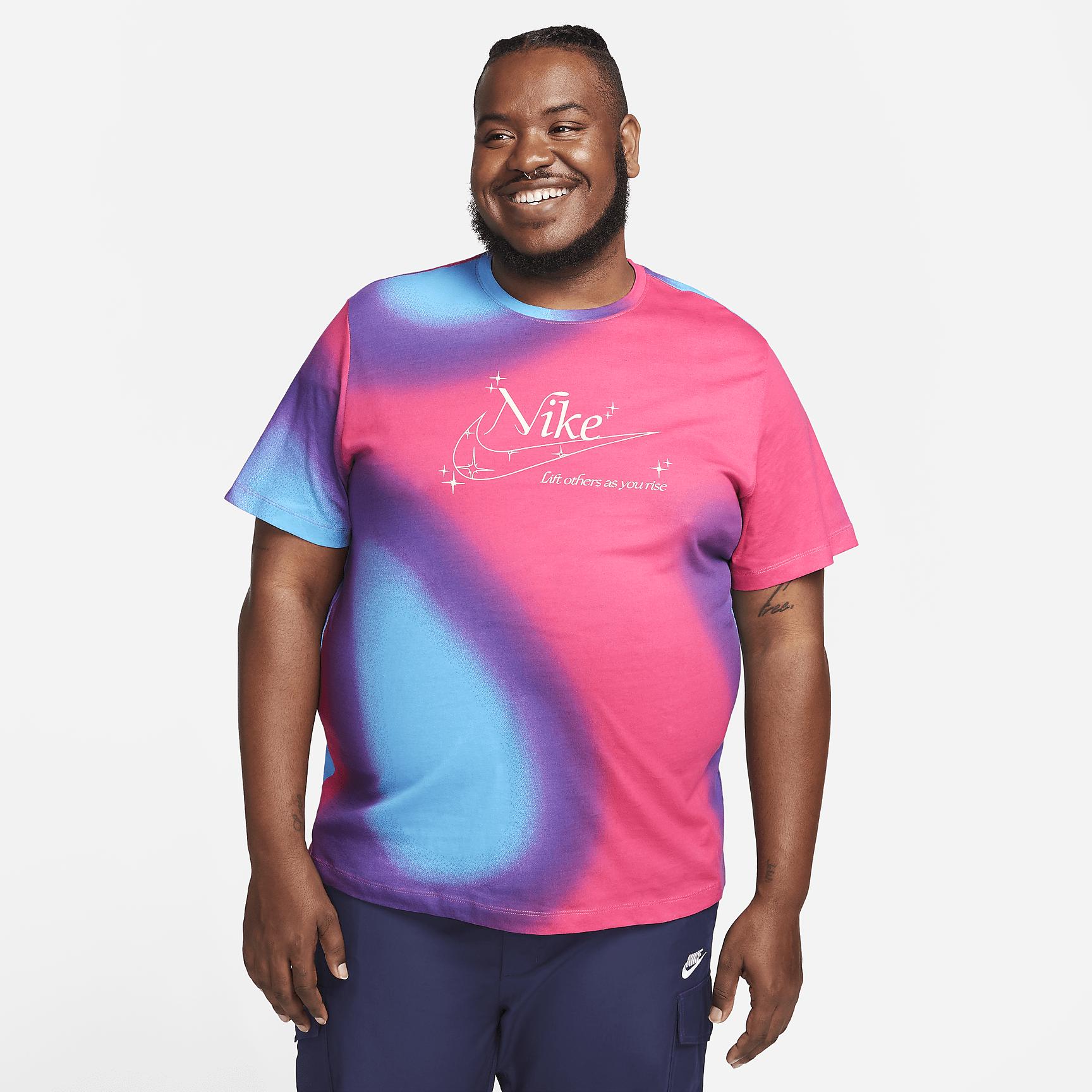 Nike Sportswear Men's T-Shirt Product Image