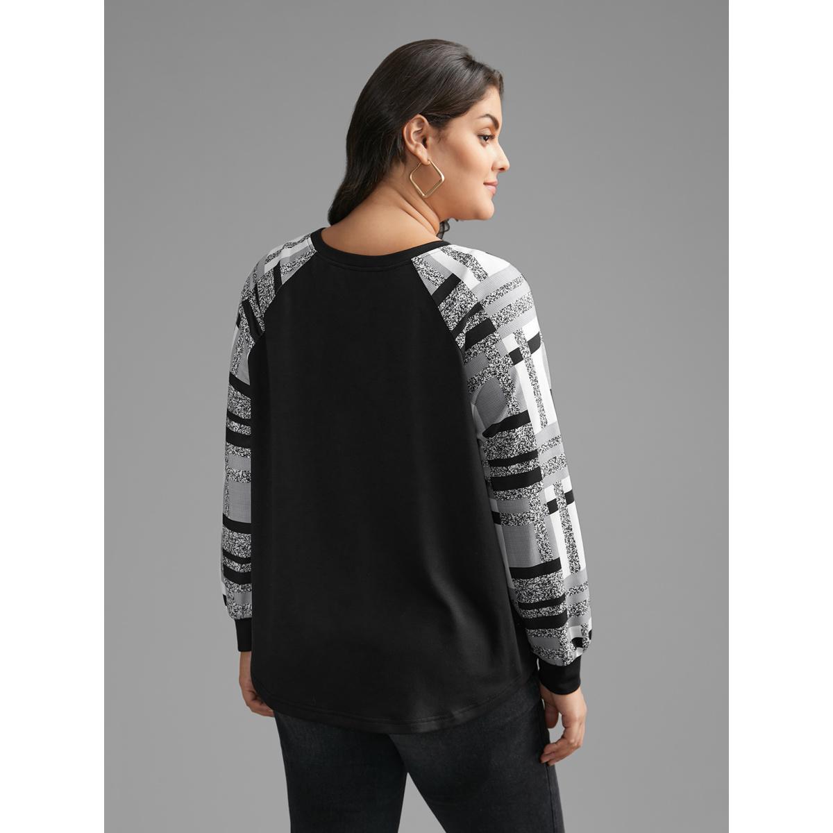 Plus Size Colorblock Contrast Raglan Sleeve Sweatshirt Women Black Casual Contrast Loose Round Neck Everyday Sweatshirts BloomChic 12/L Product Image