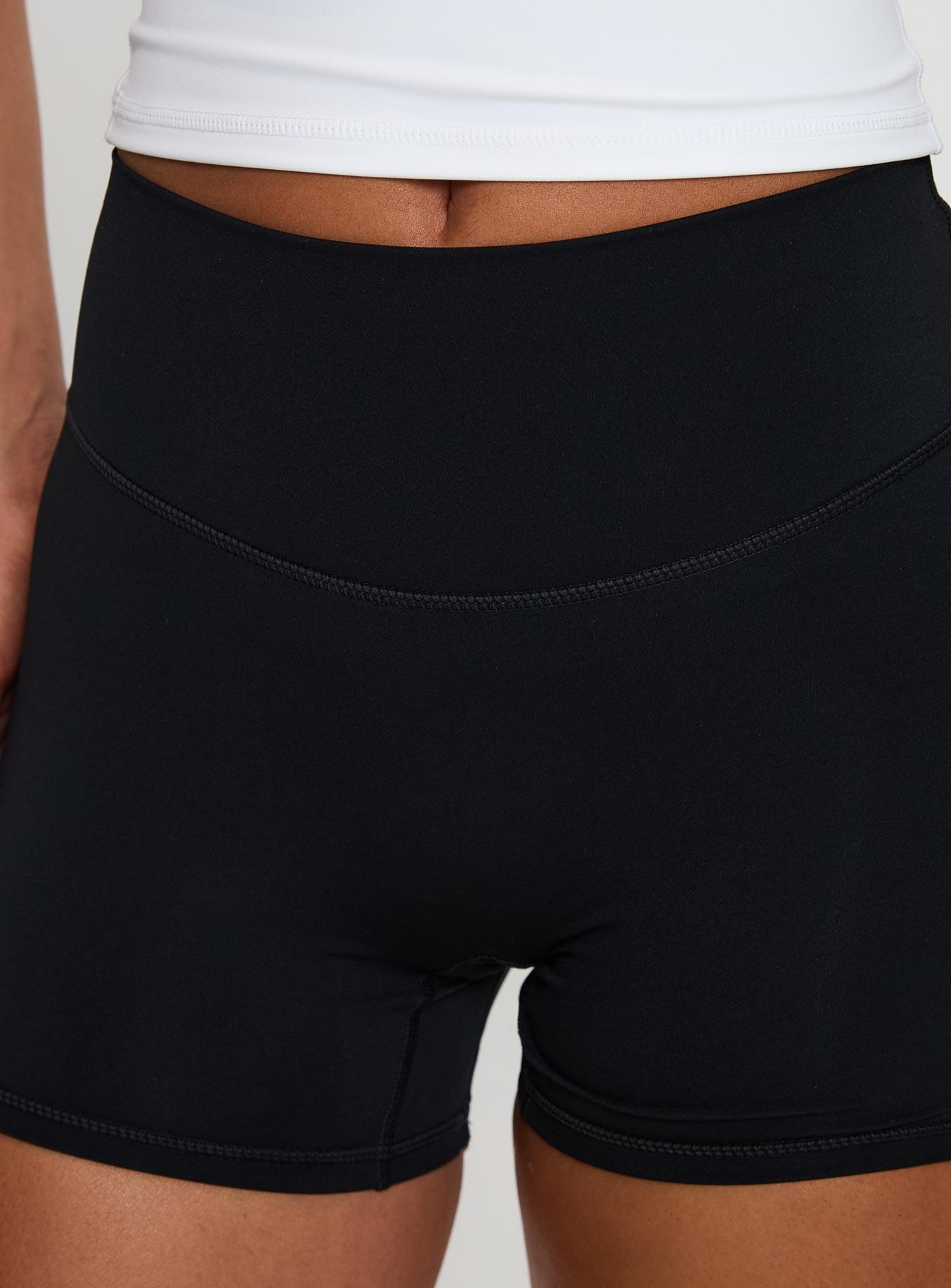 Touchdown Active Contour Short Black Product Image