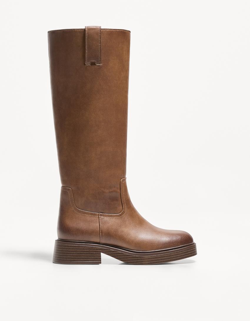 Flat knee-high boots Product Image