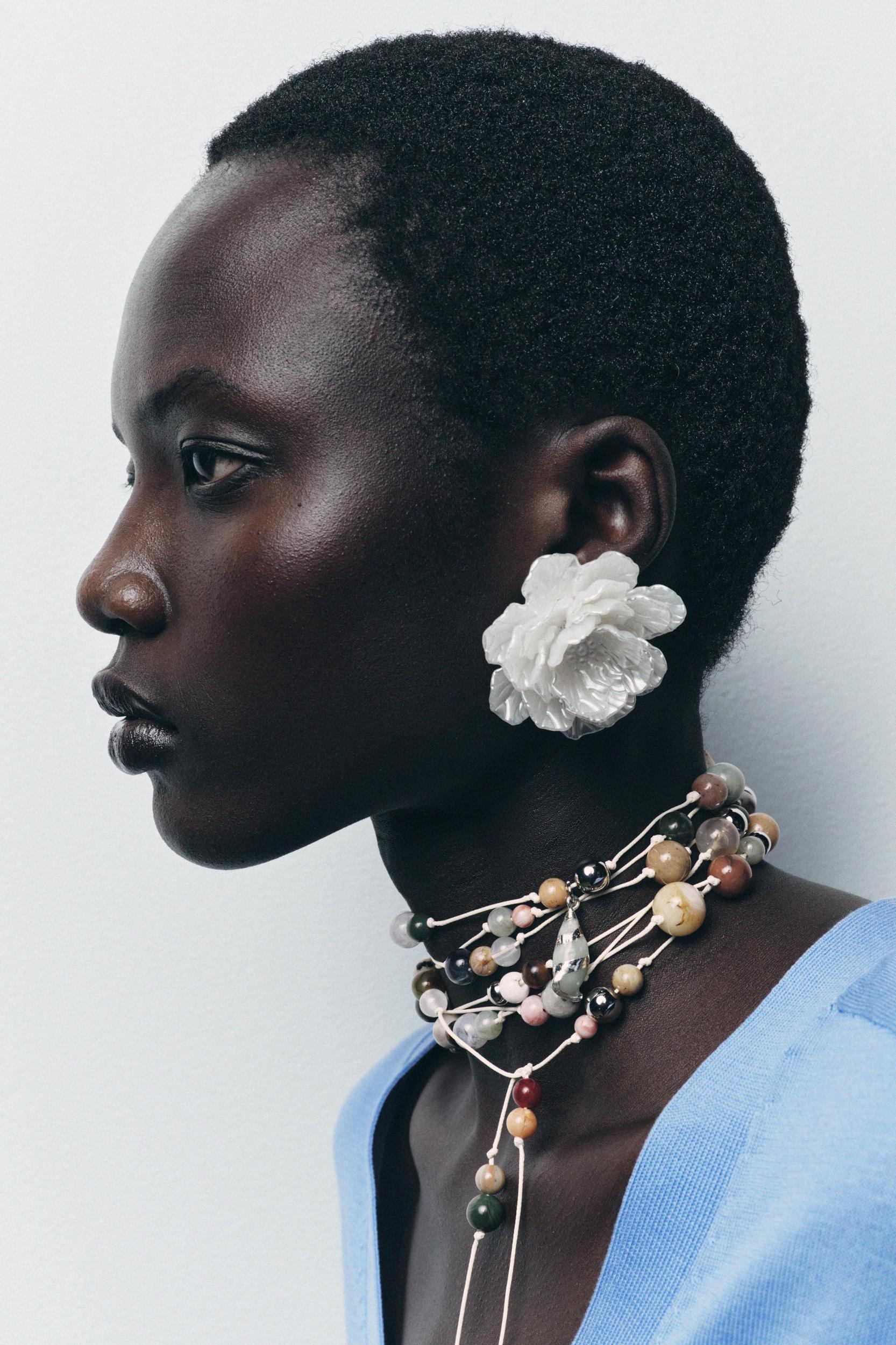 EMBOSSED FLOWER EARRINGS Product Image