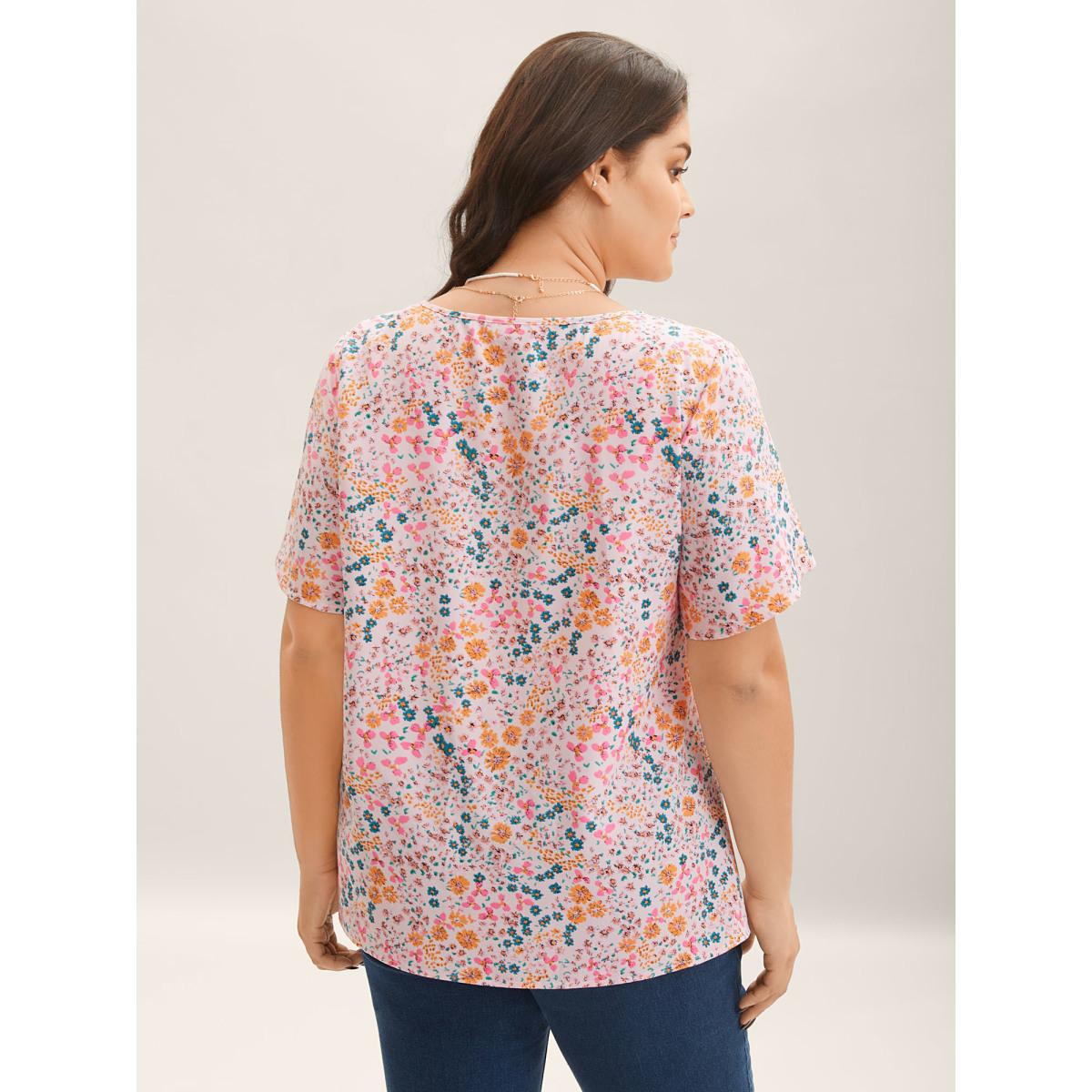 Plus Size Lightpink Floral Print V-Neck Flowy Blouse Women Playful Short sleeve V-neck Vacation Blouses BloomChic 10/M Product Image