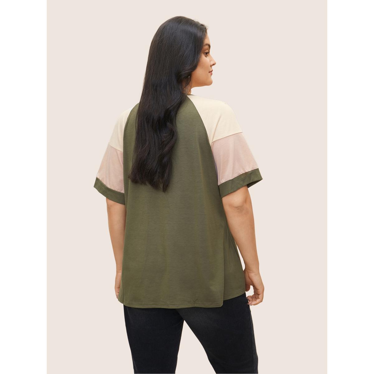 Plus Size Colorblock Contrast Crew Neck Raglan Sleeve T-shirt ArmyGreen Women Casual Contrast Colorblock Everyday T-shirts BloomChic 30/6X Product Image