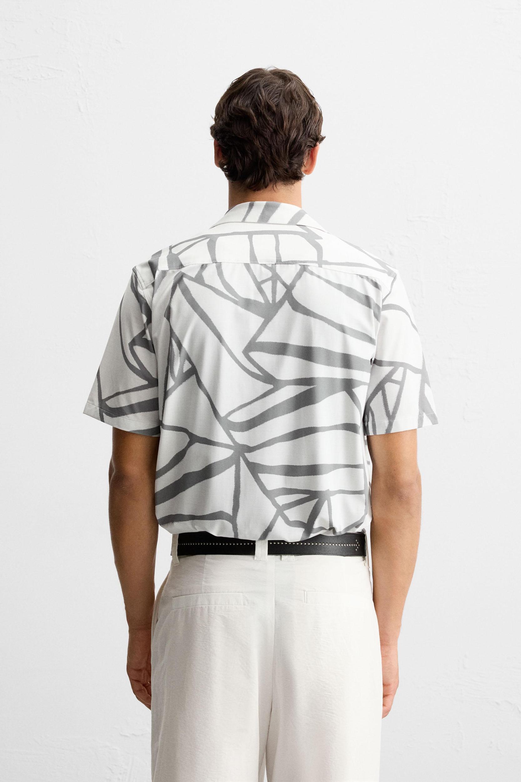 ABSTRACT PRINT STRETCH SHIRT Product Image