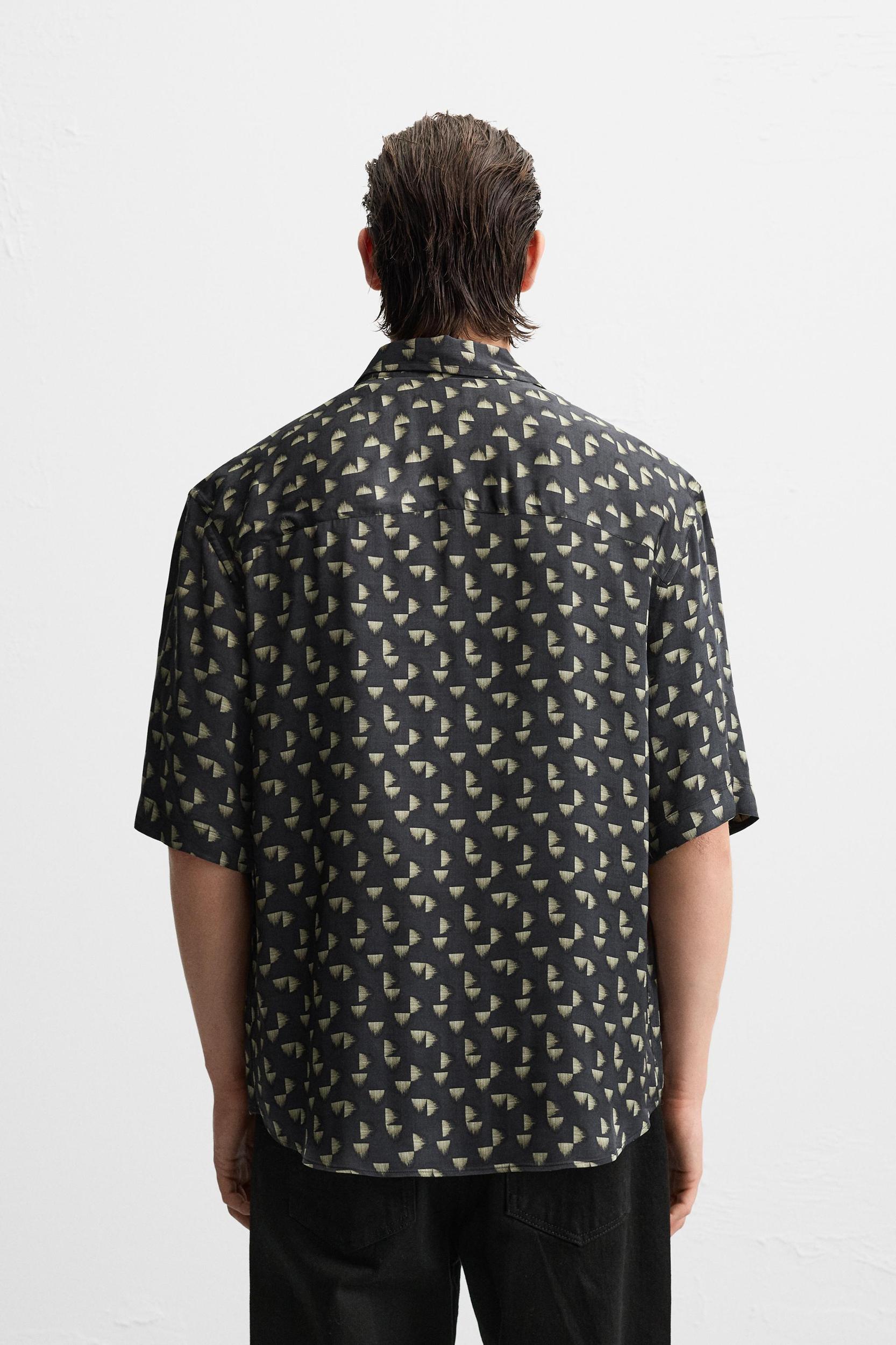 GEOMETRIC PRINT SHIRT Product Image