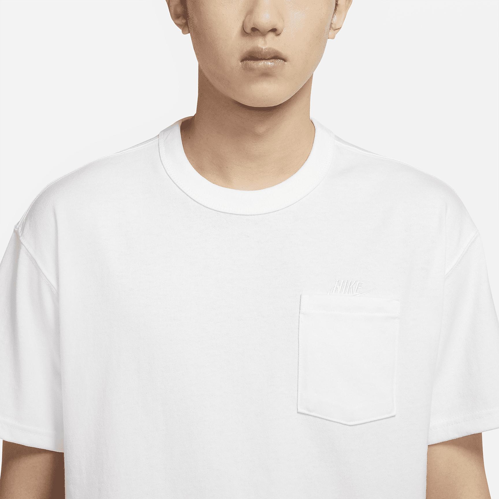Nike Sportswear Premium Essentials Men's Pocket T-Shirt Product Image