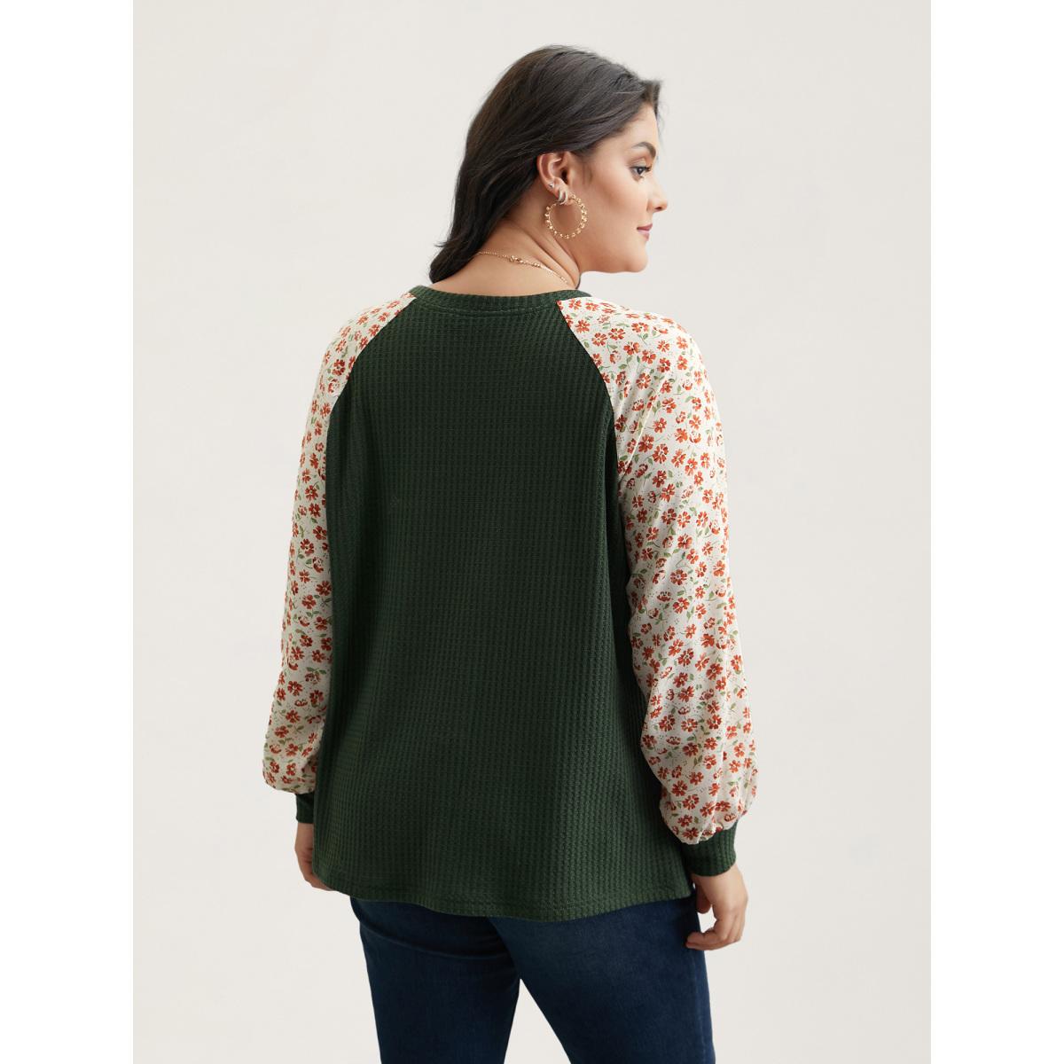 Plus Size Color-Block Printed Raglan Sleeve Waffle Knit T-Shirt ArmyGreen Women Elegant Texture Natural Flowers Round Neck Everyday T-shirts BloomChic 28/5X Product Image