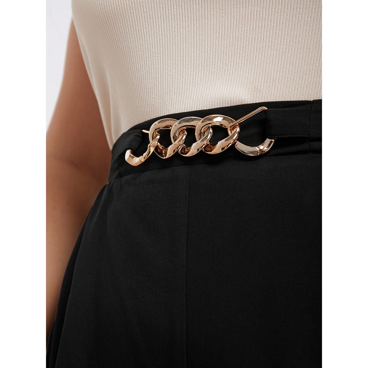 Plus Size Solid Chain Detail Side Pocket Shorts Women Black Office Plain Work Shorts BloomChic 22-24/3X Product Image