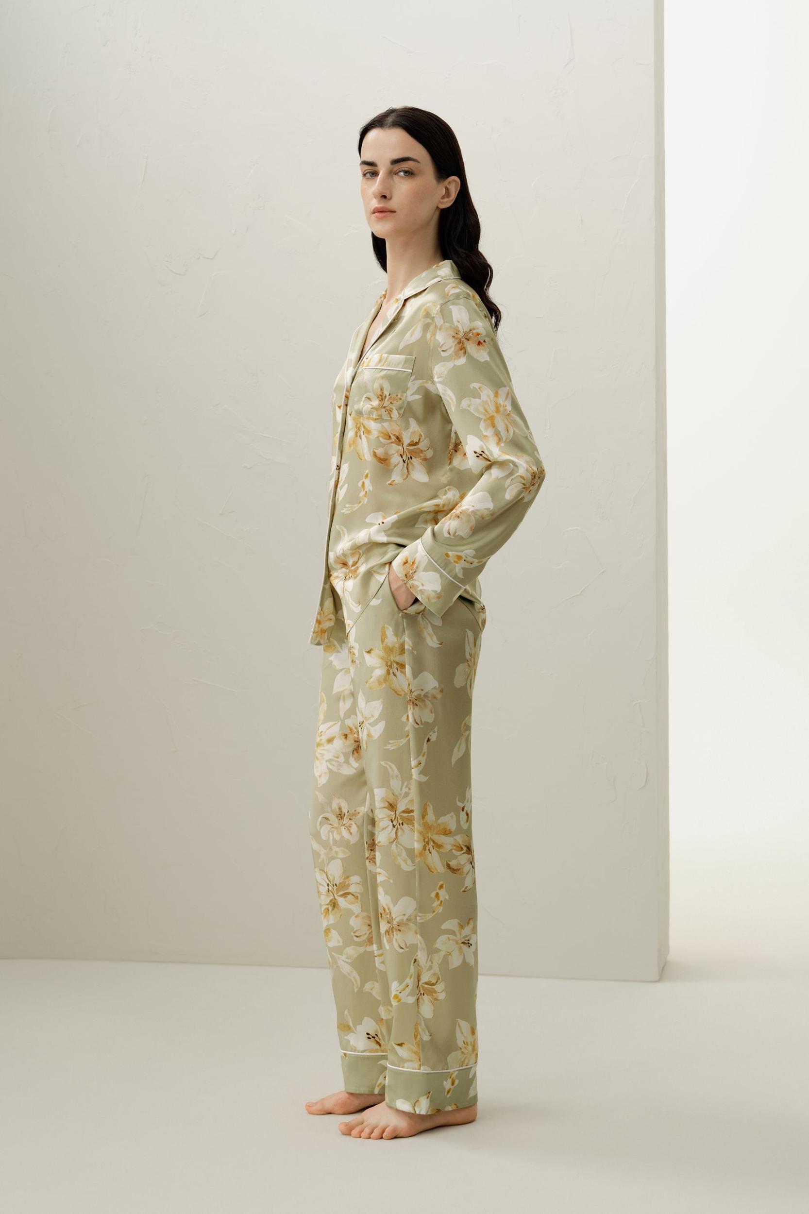 Pisces Zodiac Classic Silk Pajama Set Product Image