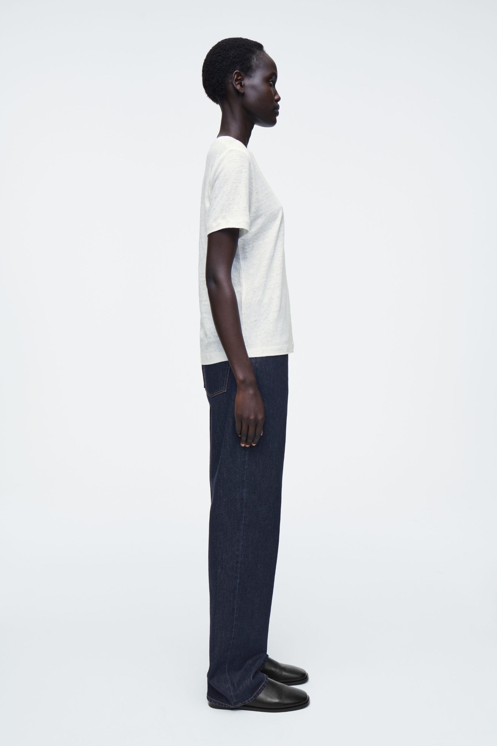 CREW-NECK LINEN T-SHIRT Product Image