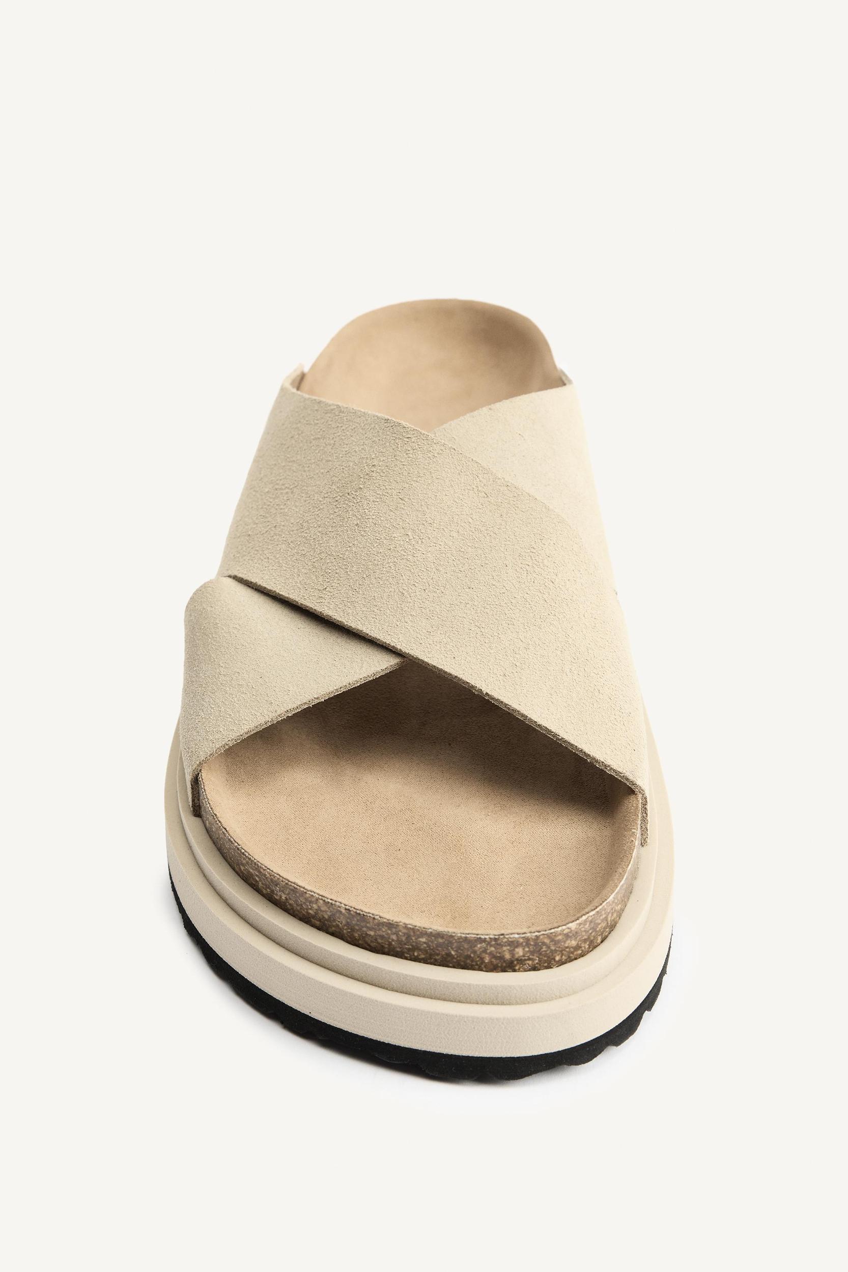 LTHR SNDLS Product Image