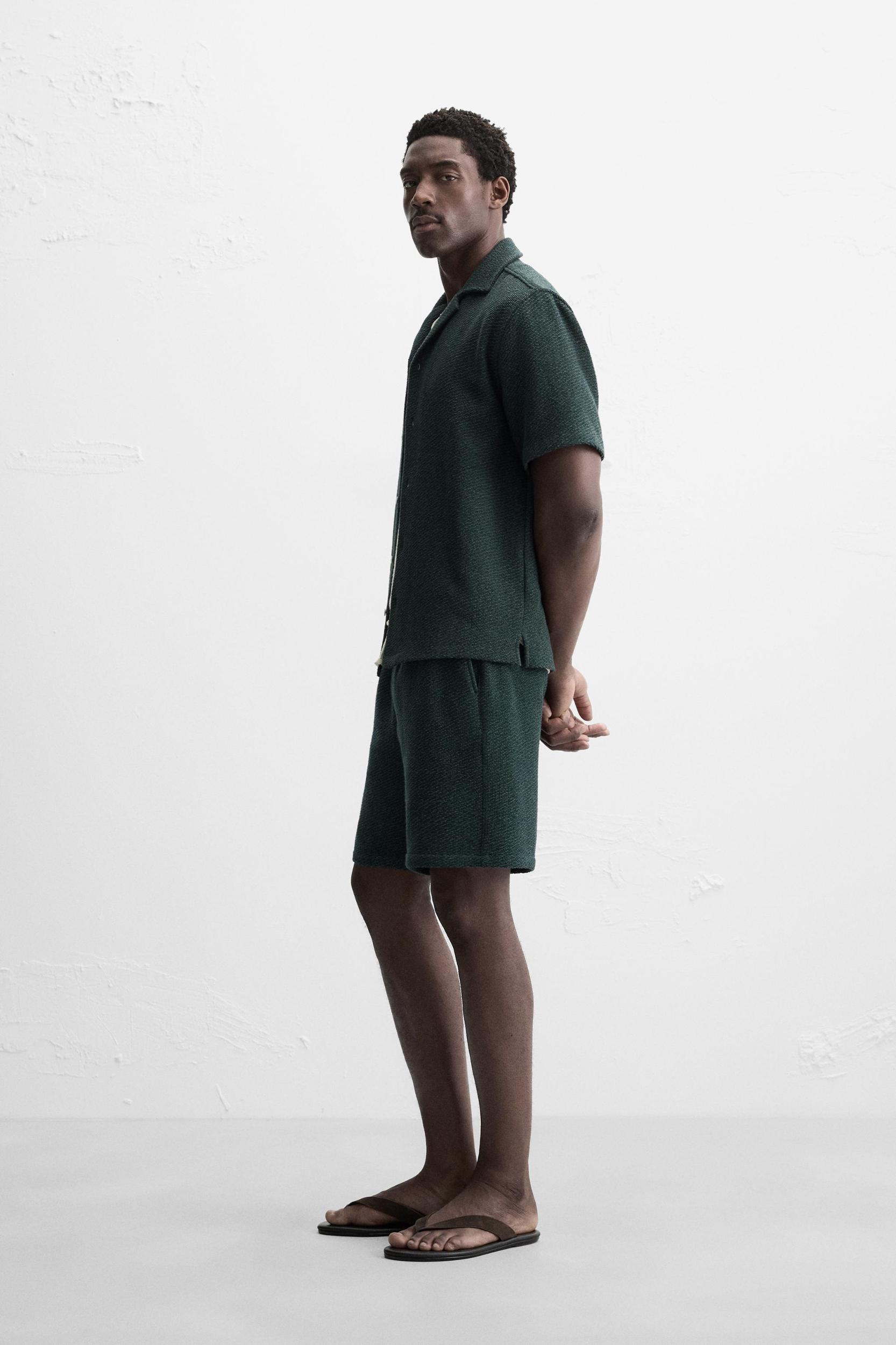TEXTURED REGULAR FIT SHORTS Product Image