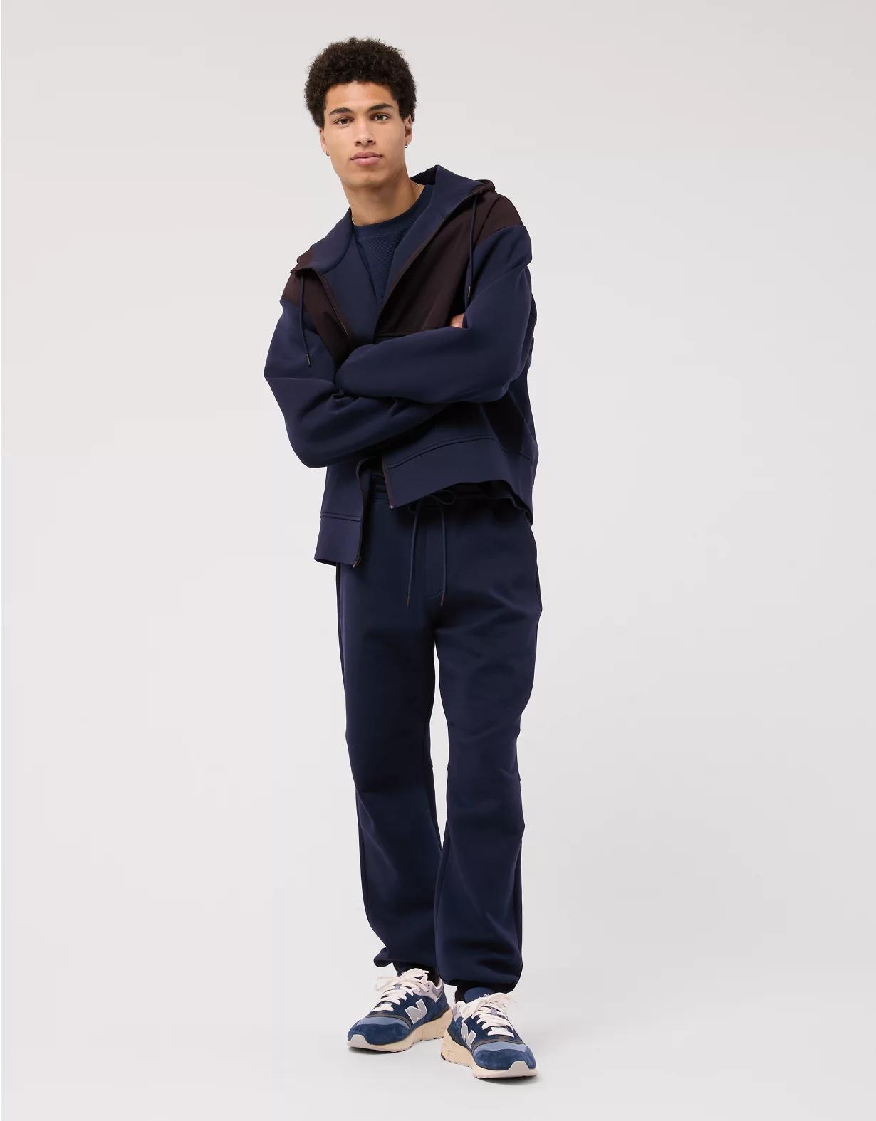 AE 24/7 Tech Fleece Jogger Product Image