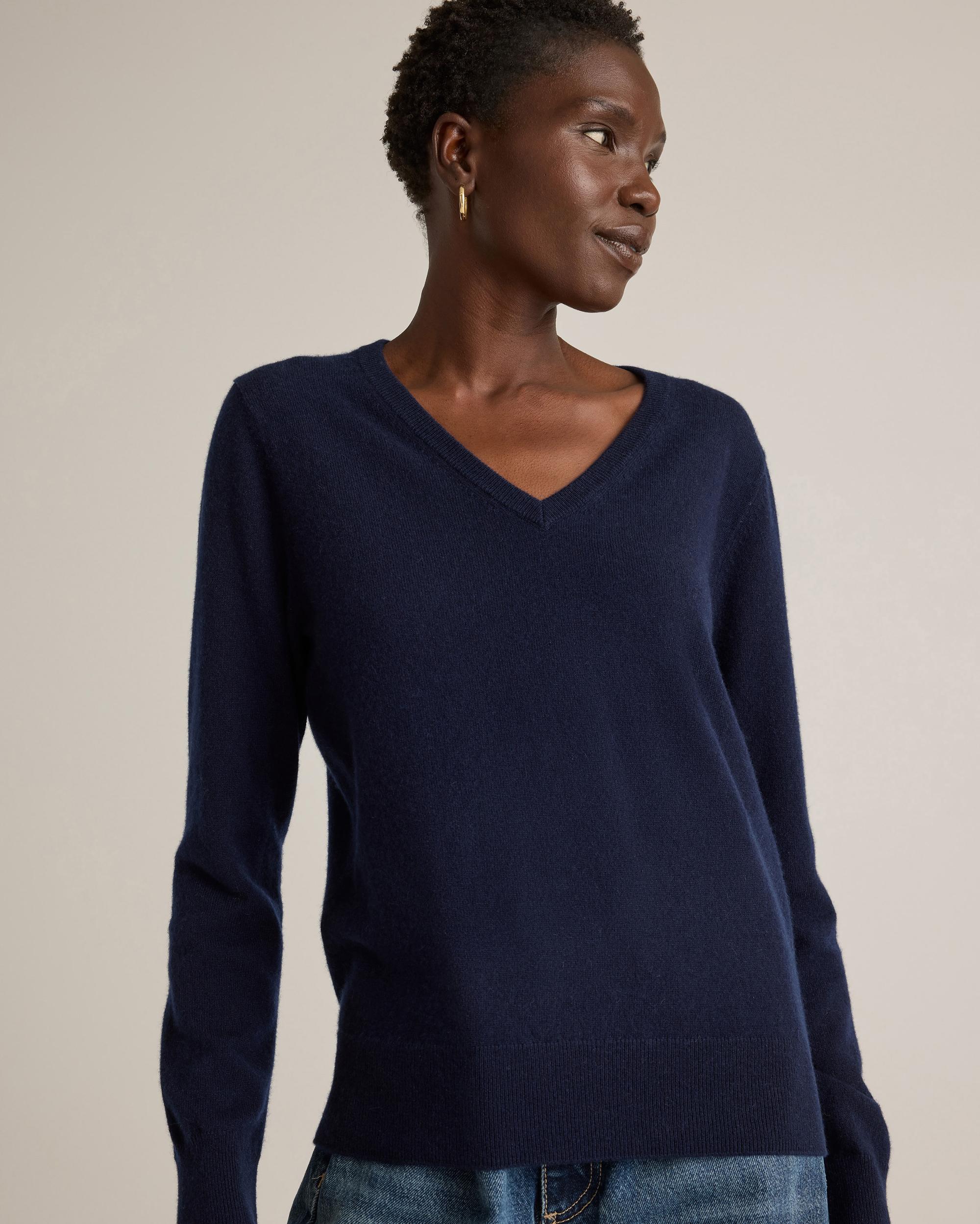 Quince | Women's Mongolian Cashmere V-Neck Sweater Product Image