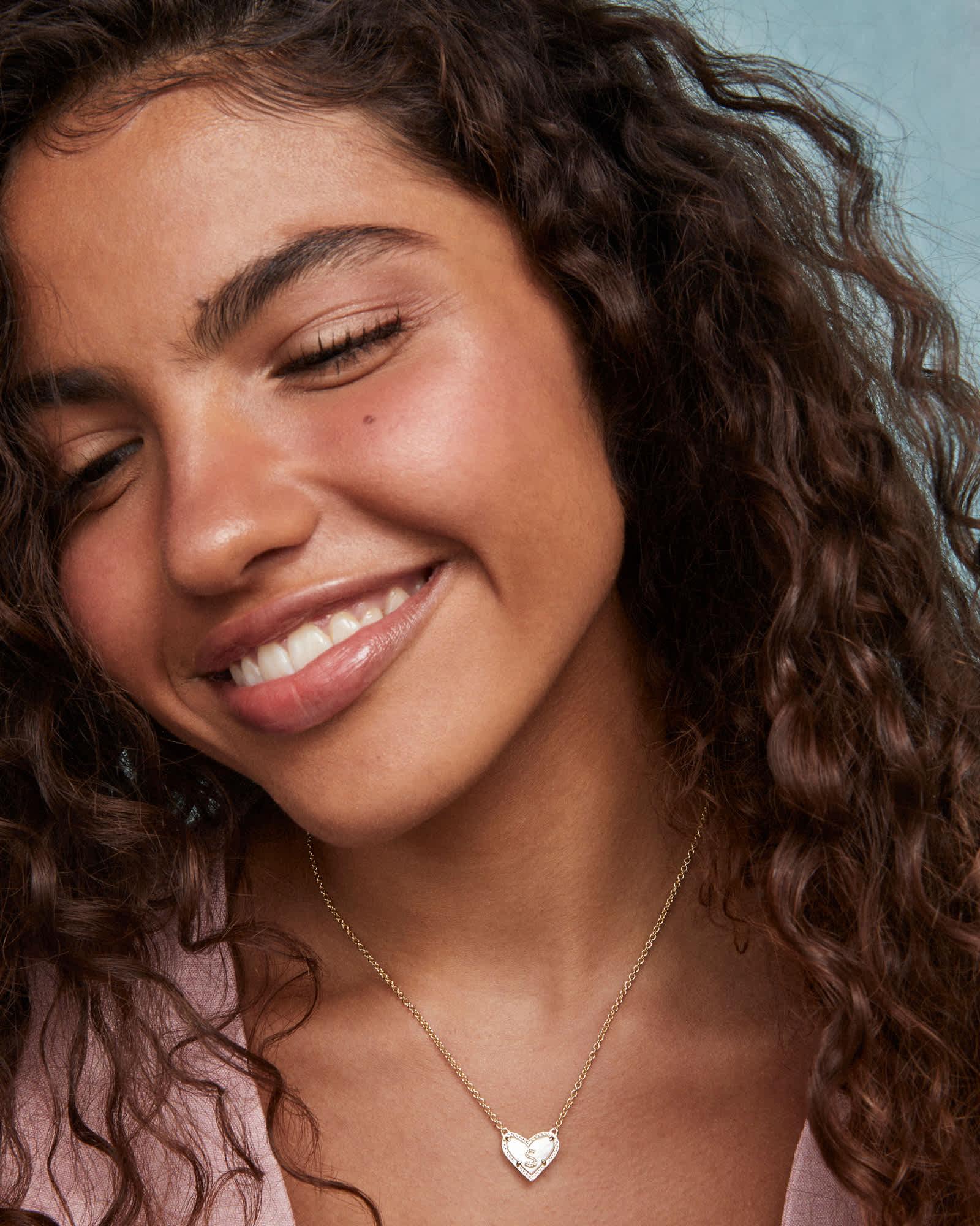 Ari Heart Letter G Gold Short Pendant Necklace Product Image