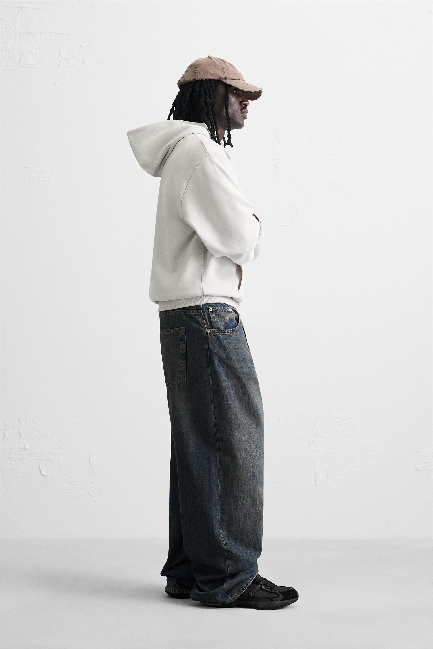 BASIC HOODIE SWEATSHIRT Product Image