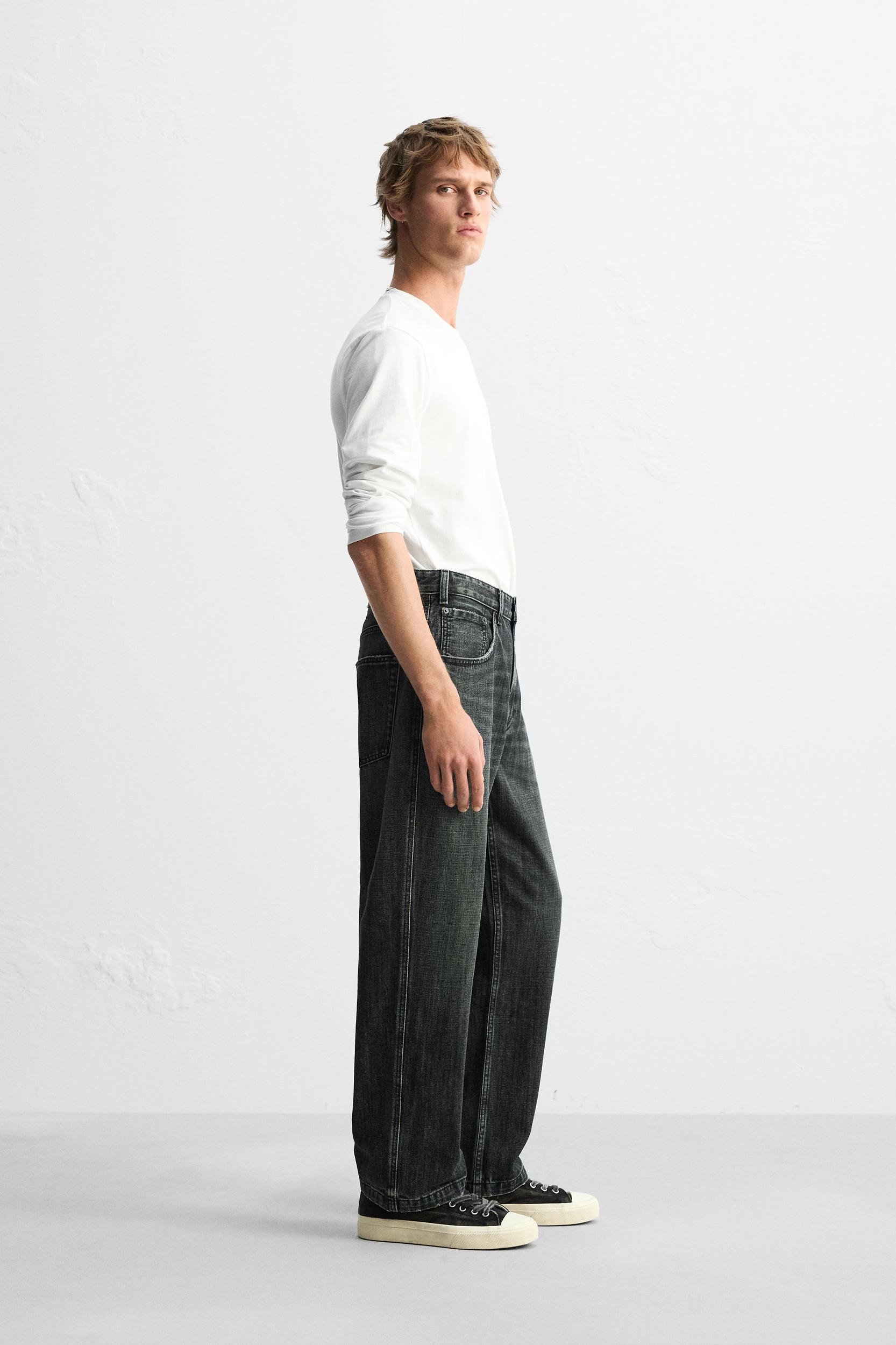 STRAIGHT FIT RELAXED JEANS Product Image