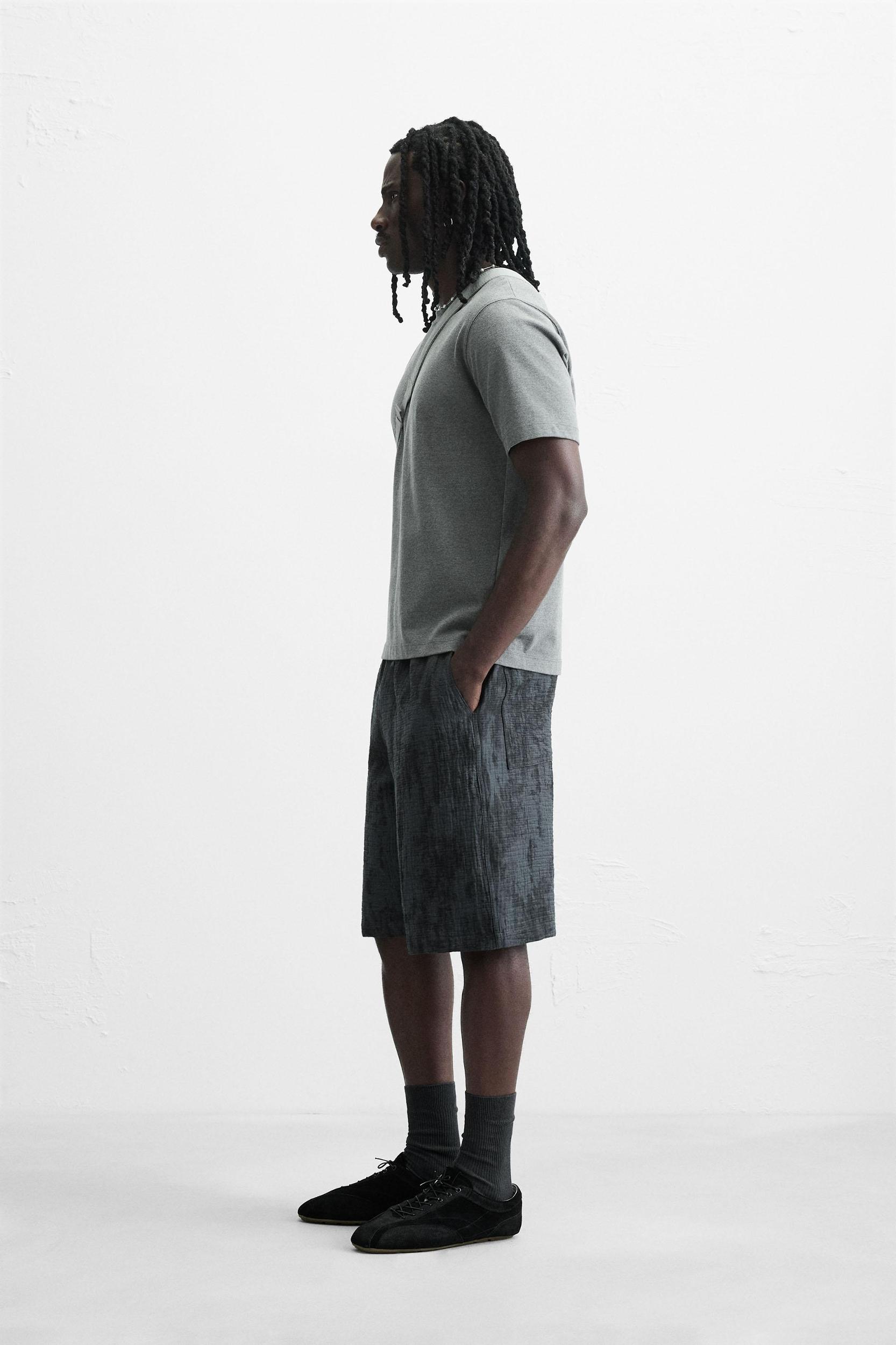 TIE DYE PRINT TEXTURED SHORTS Product Image