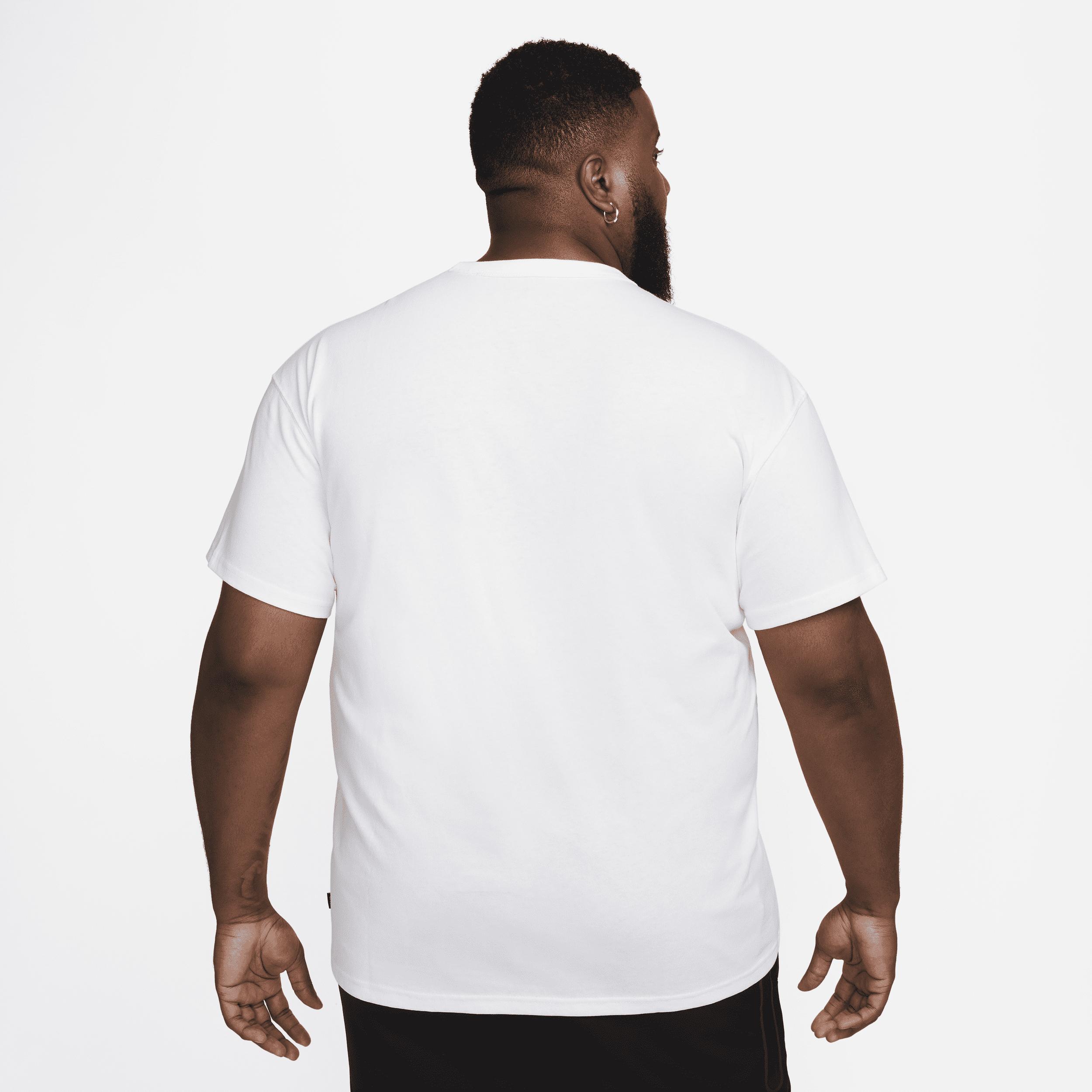 Nike Sportswear Premium Essentials Men's Pocket T-Shirt Product Image