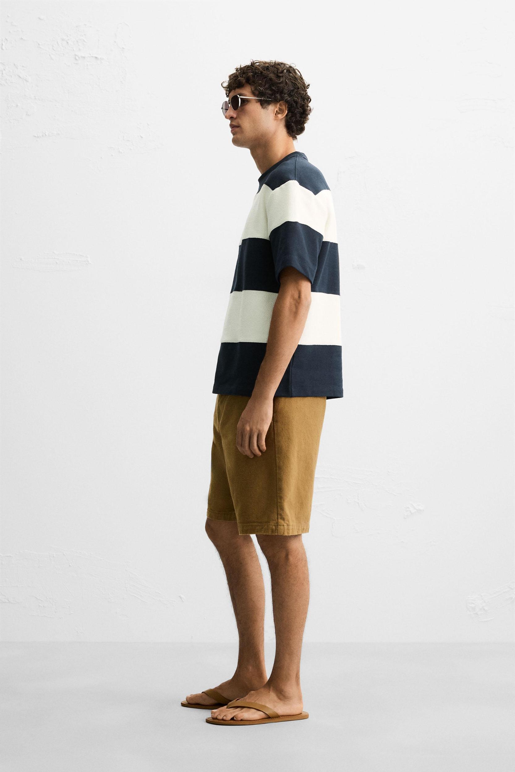 CONTRAST STRIPE SWEATSHIRT Product Image