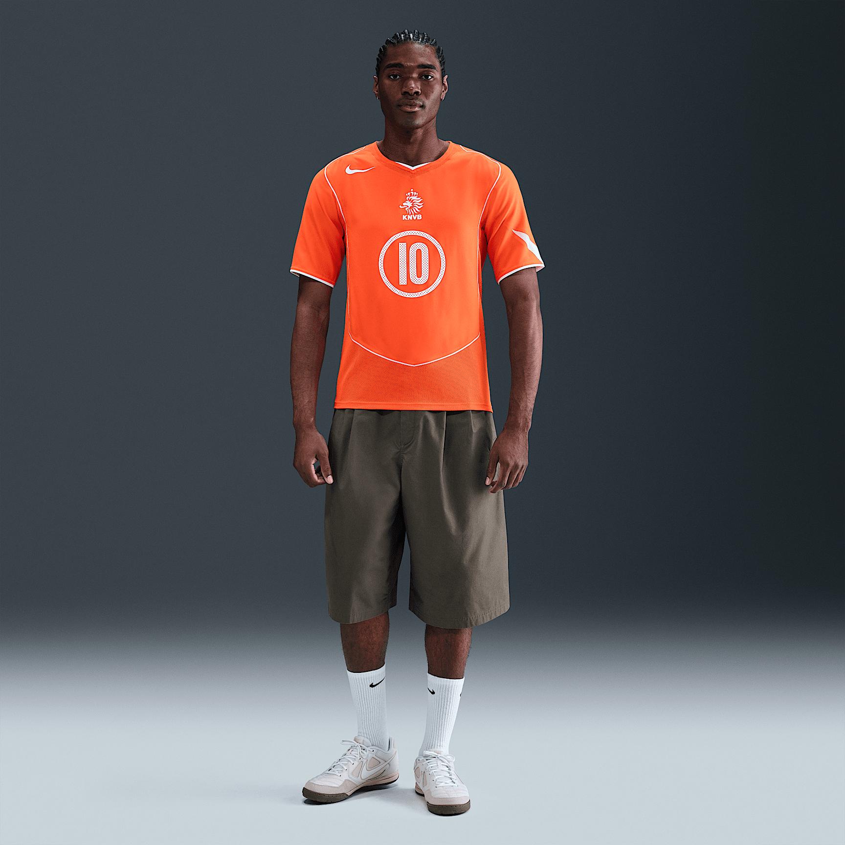 Ruud van Nistelrooy Netherlands 2004 Total 90 Reissue Nike Mens Soccer Replica Jersey | IF2942-819 Product Image