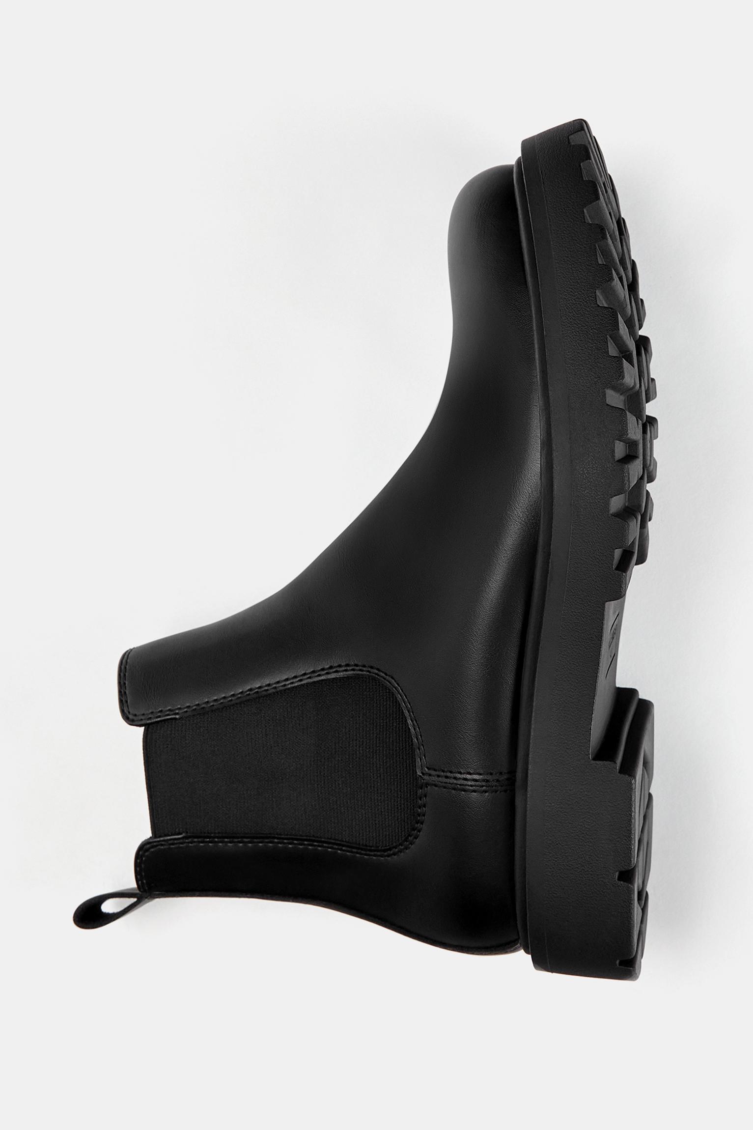 Chelsea boots Product Image
