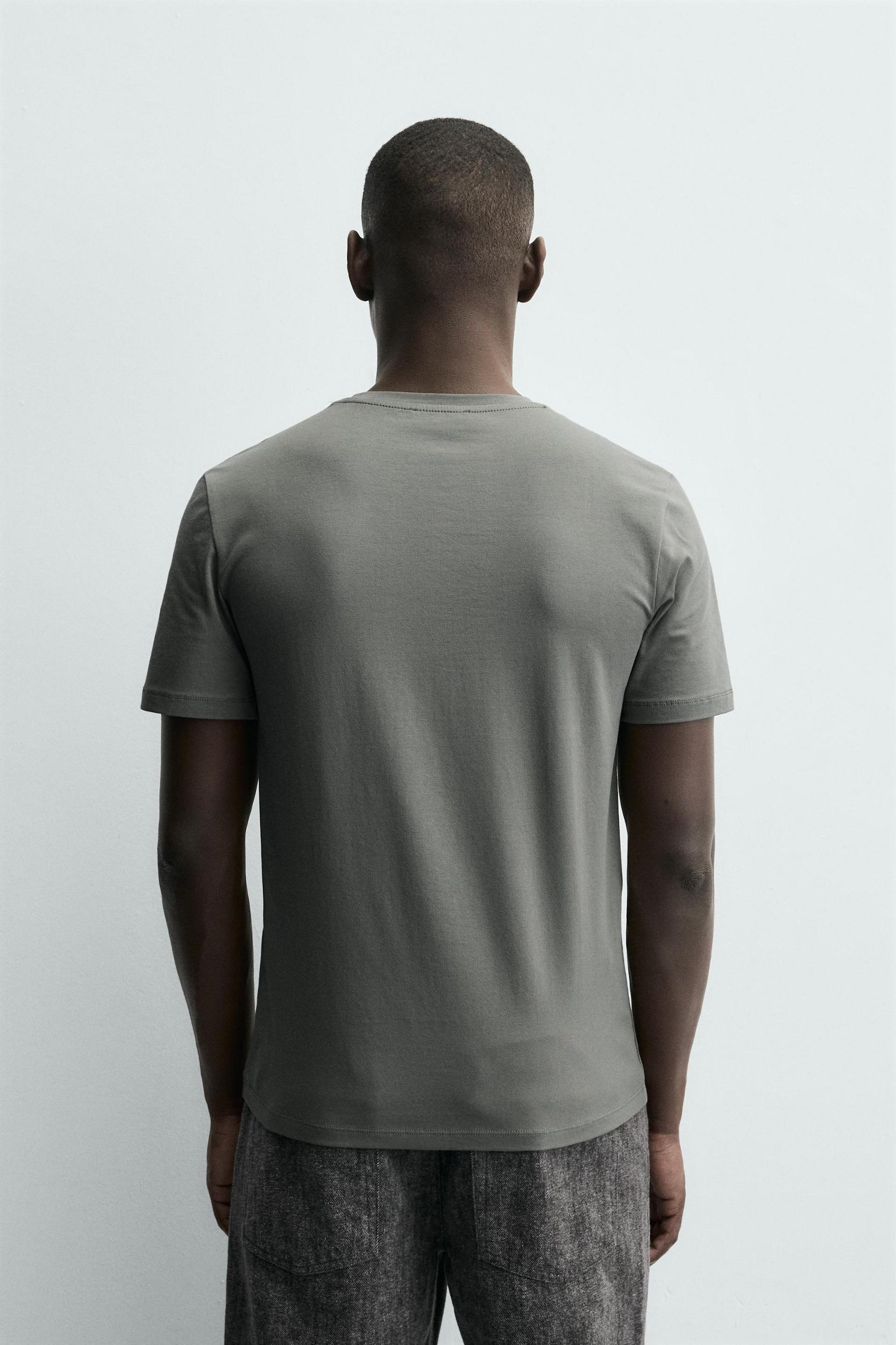 BASIC SLIM FIT T-SHIRT Product Image