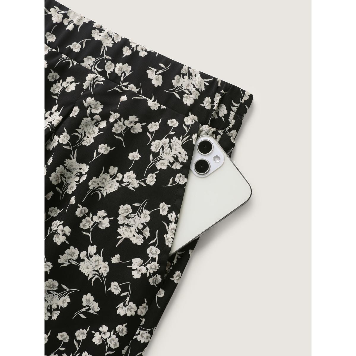 Plus Size Floral Print Wide-Leg Cropped Pants Women BlackFlower Loose Mid Rise Elegant Pants BloomChic 14-16/1X Product Image