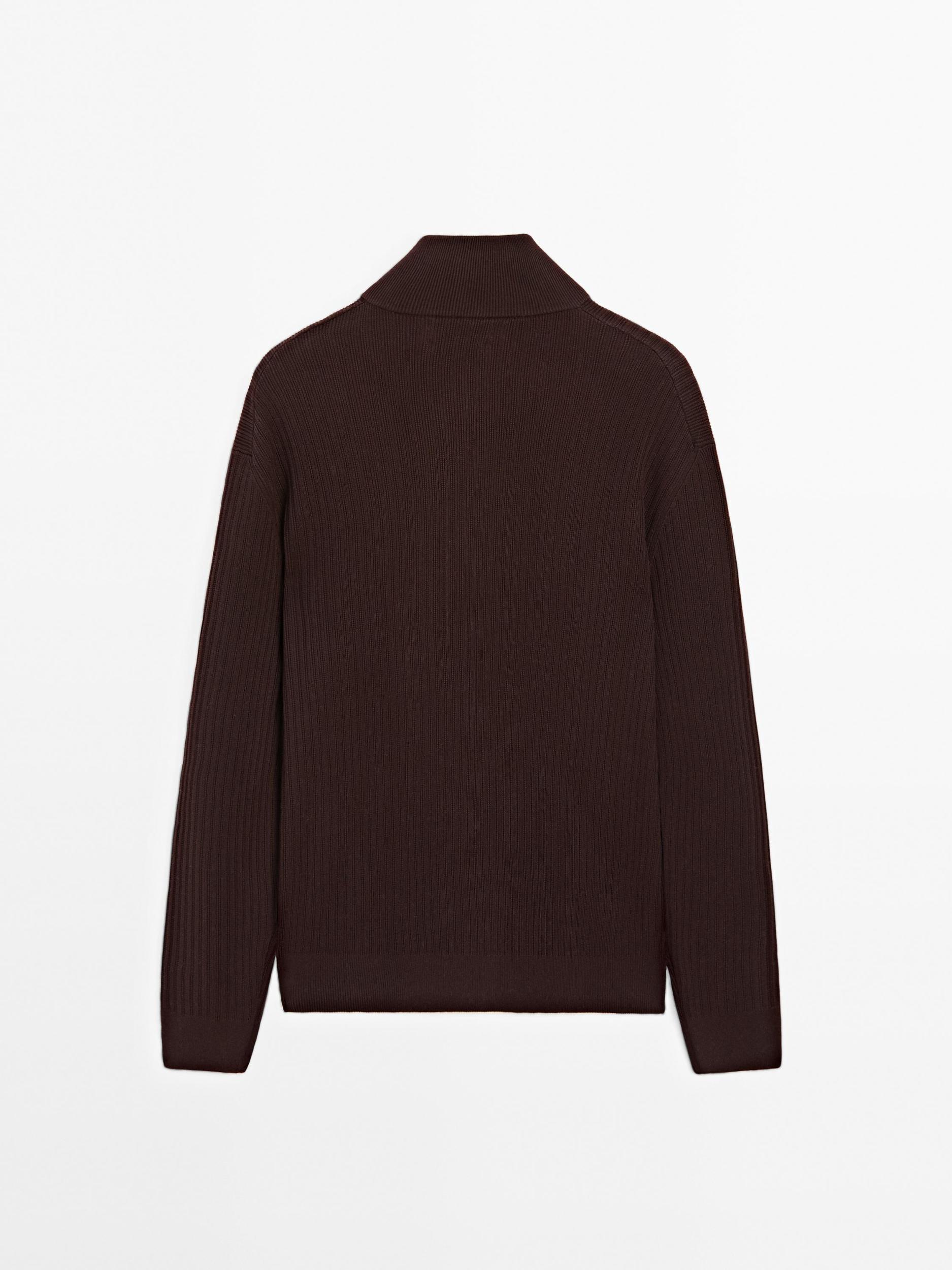 Mock neck knit sweater Product Image