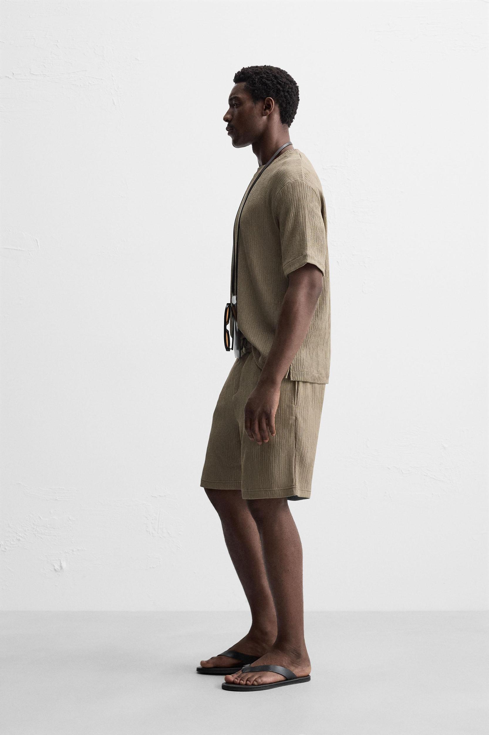 IRREGULAR TEXTURED SHORTS Product Image