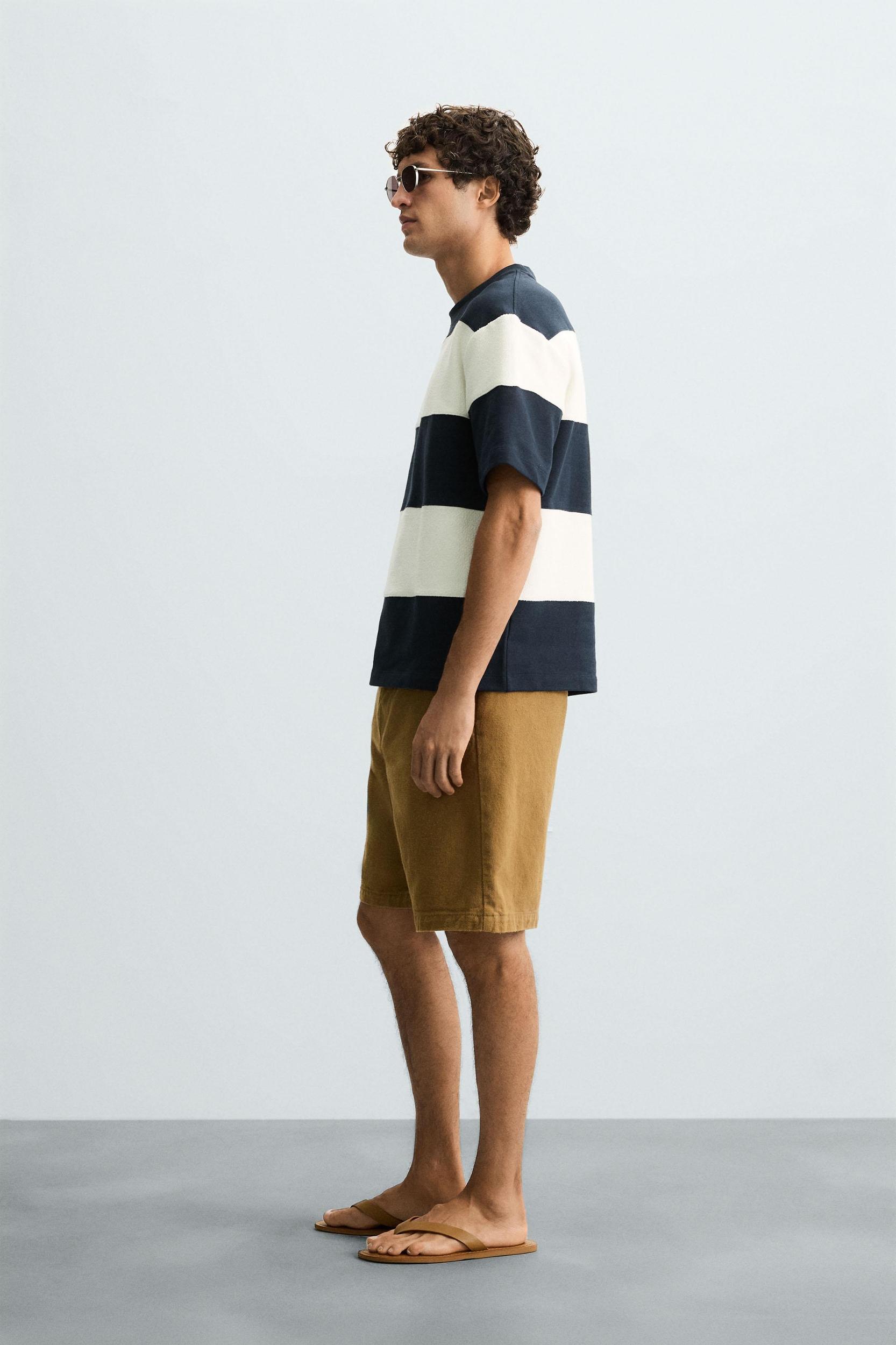 CONTRAST STRIPE SWEATSHIRT Product Image