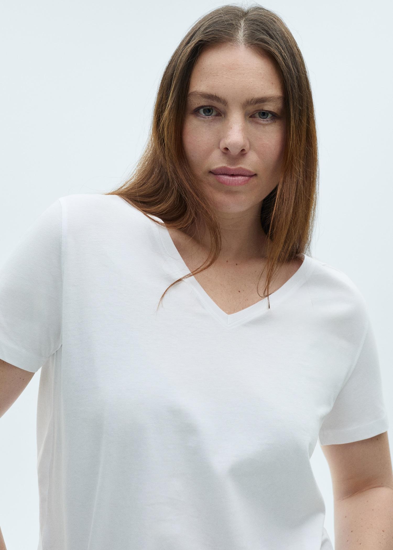 V-neck cotton T-shirt - Women | MANGO USA Product Image