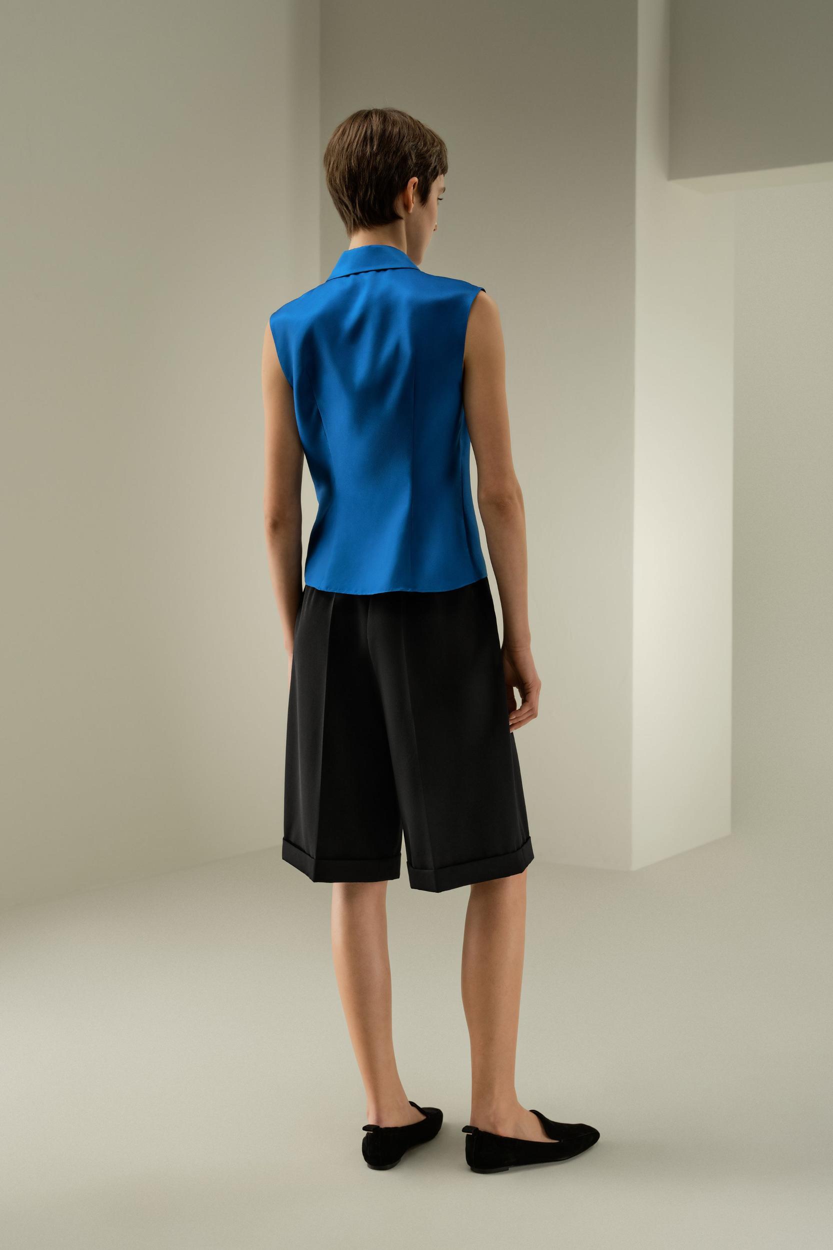 LSxES Sleeveless Full Zip Silk Vest Product Image