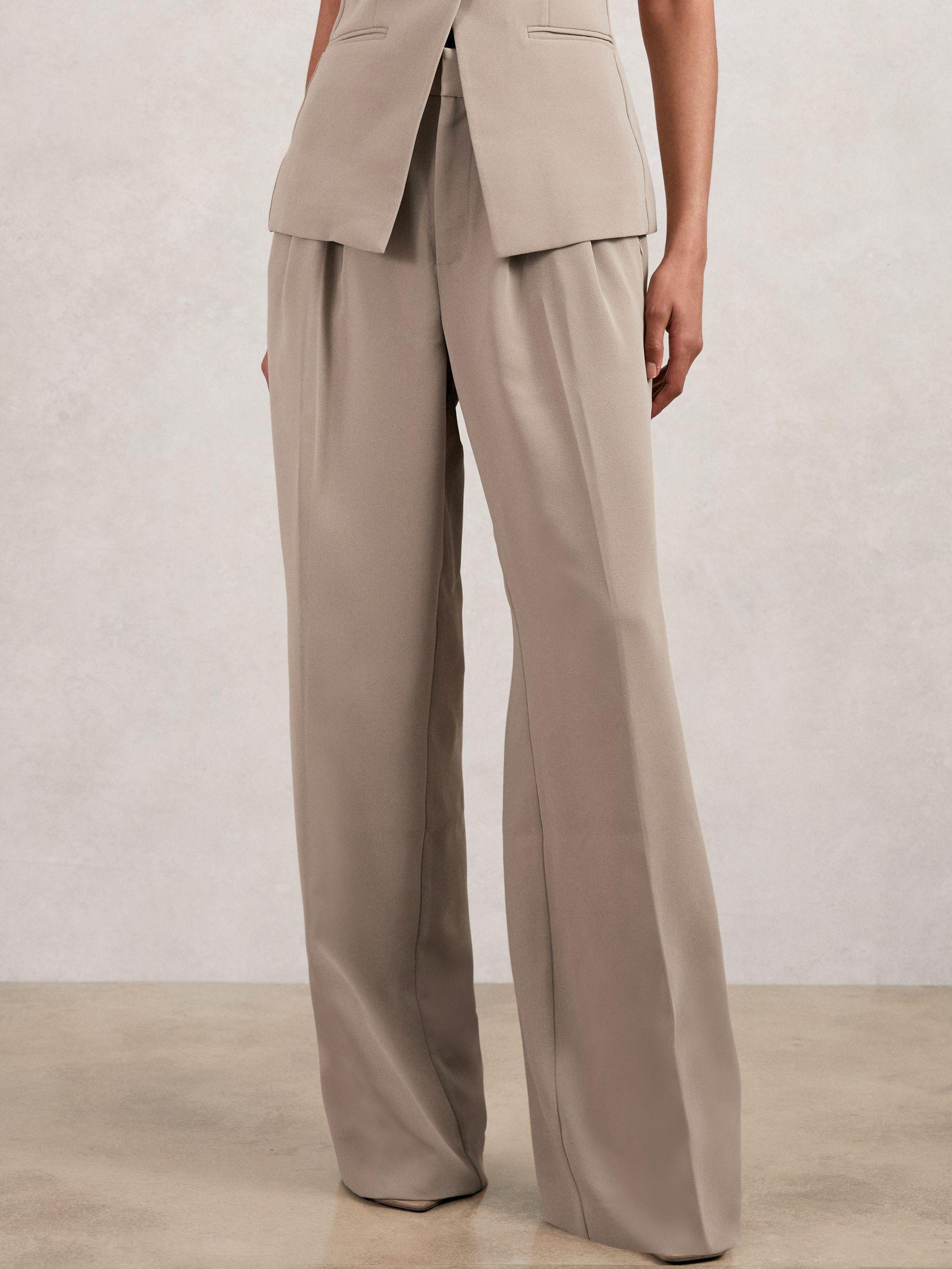 Tailored Trousers in Beige Product Image