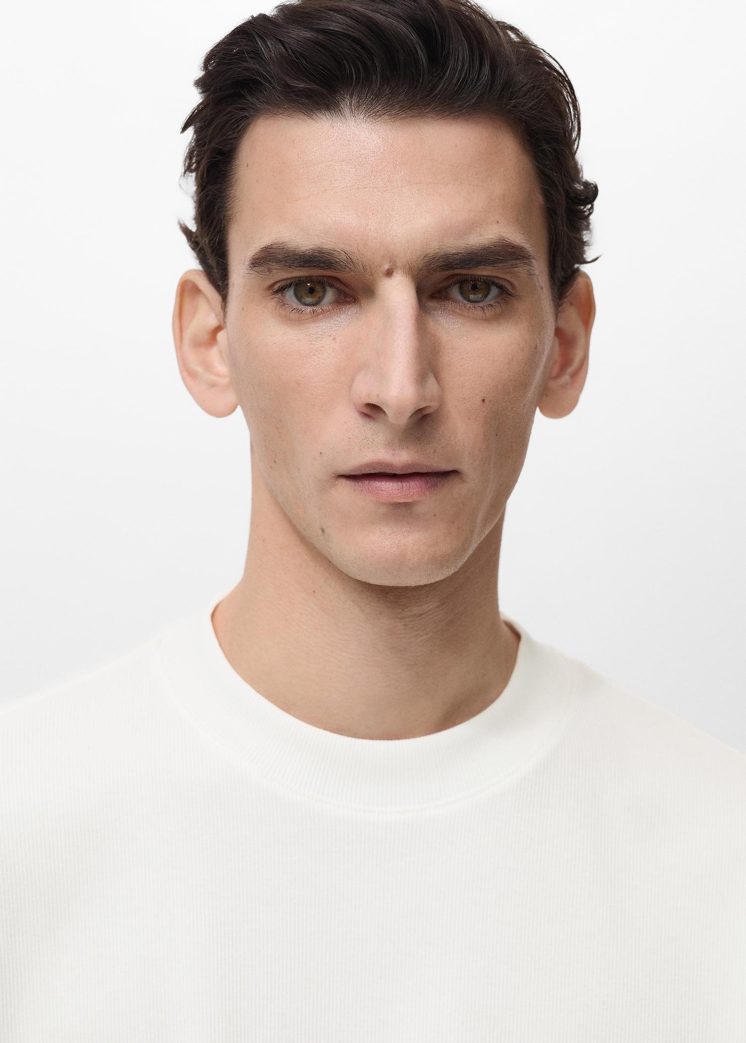 Ribbed cotton t-shirt regular fit - Men | MANGO USA Product Image