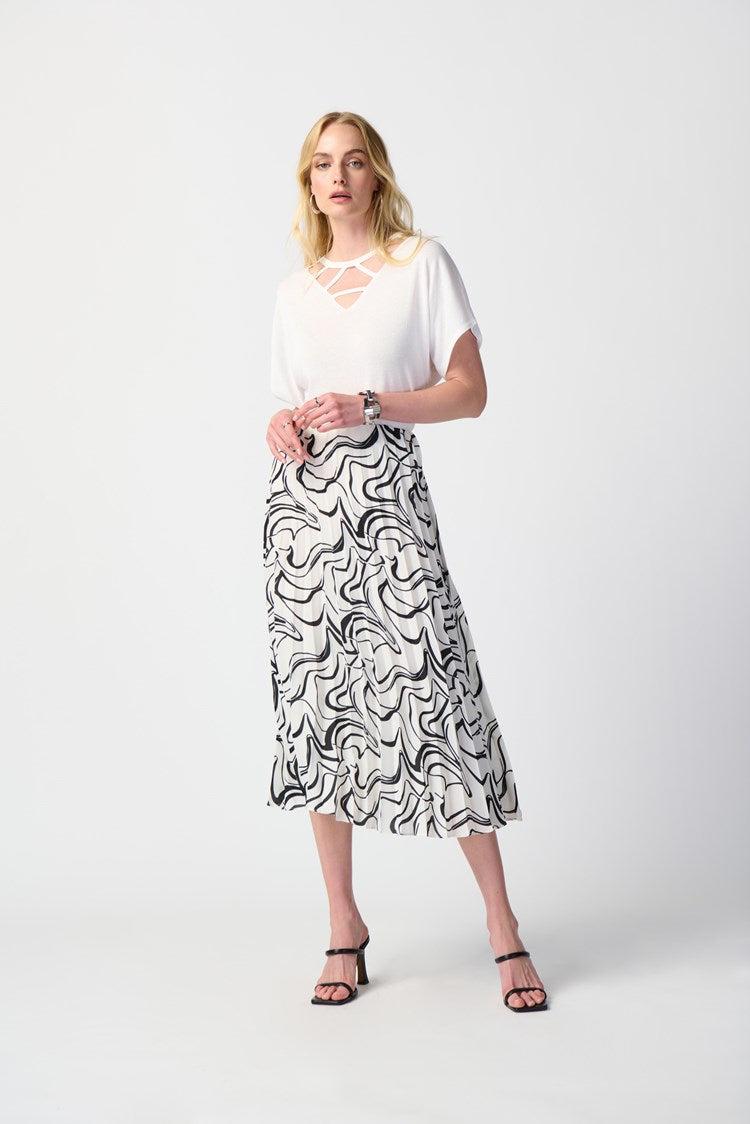 Dry Yarn Sweater With Cutout Neckline Product Image