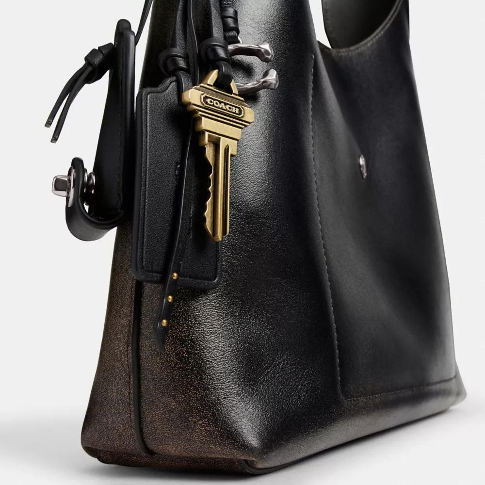 Brooklyn Shoulder Bag 28 In Loved Leather Product Image