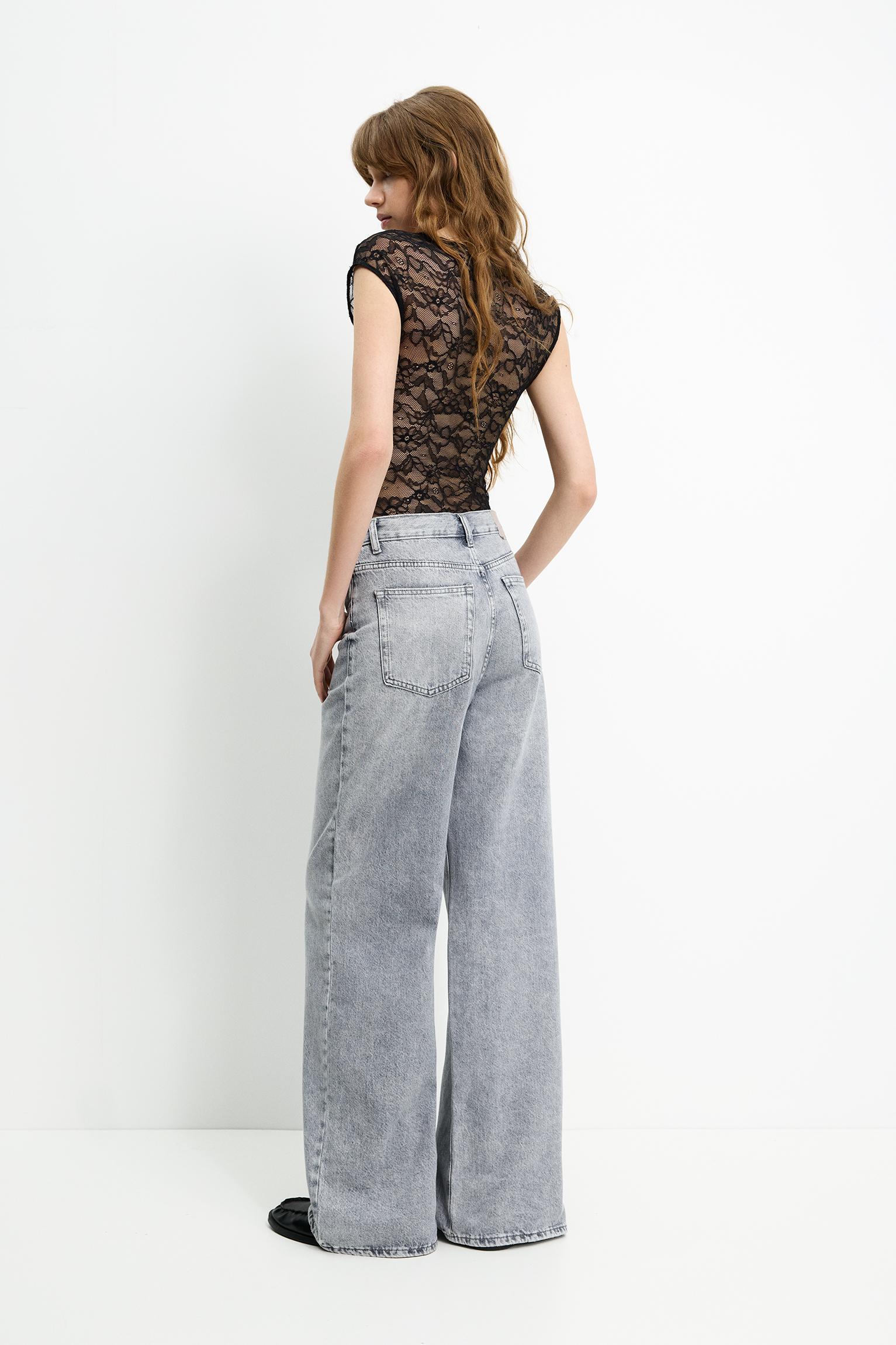 Short sleeve lace bodysuit Product Image