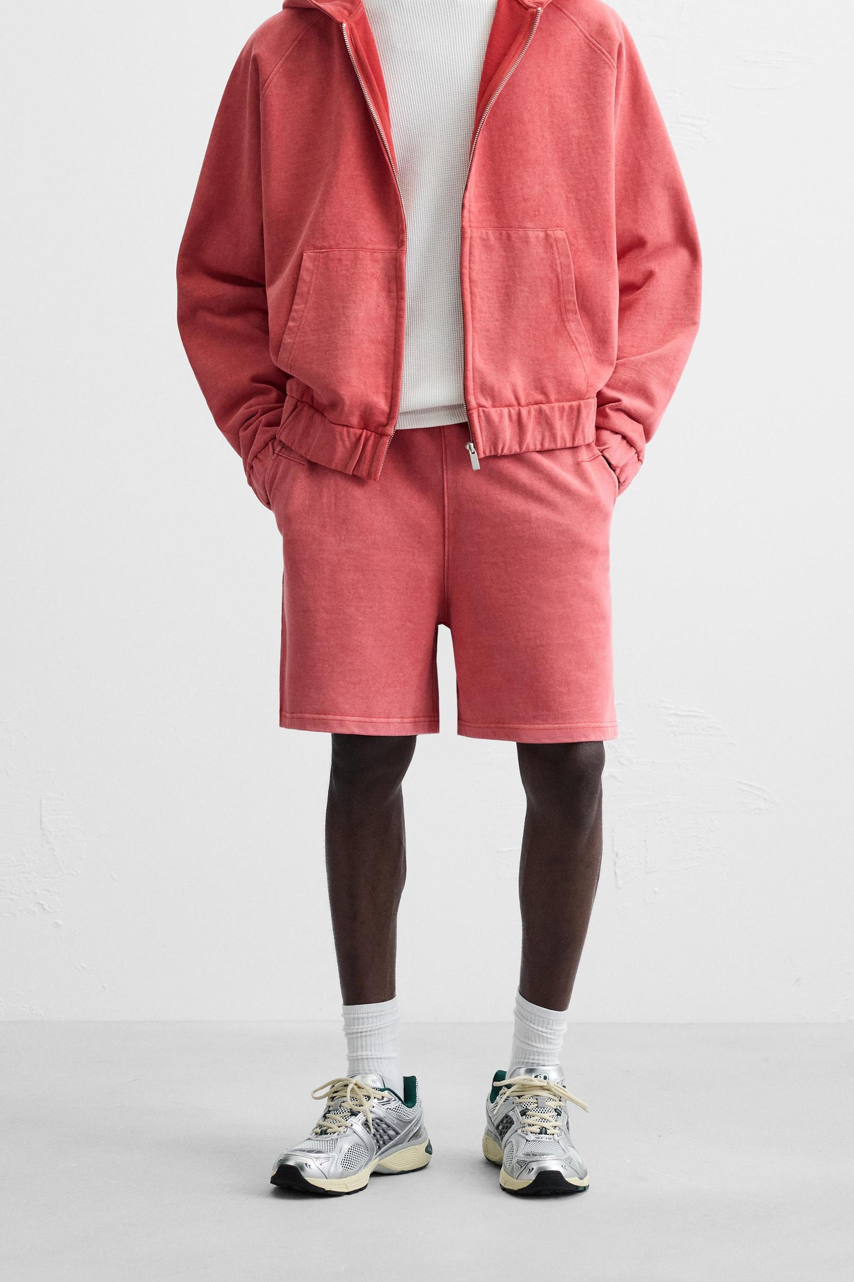 RELAXED FIT JOGGER SHORTS Product Image