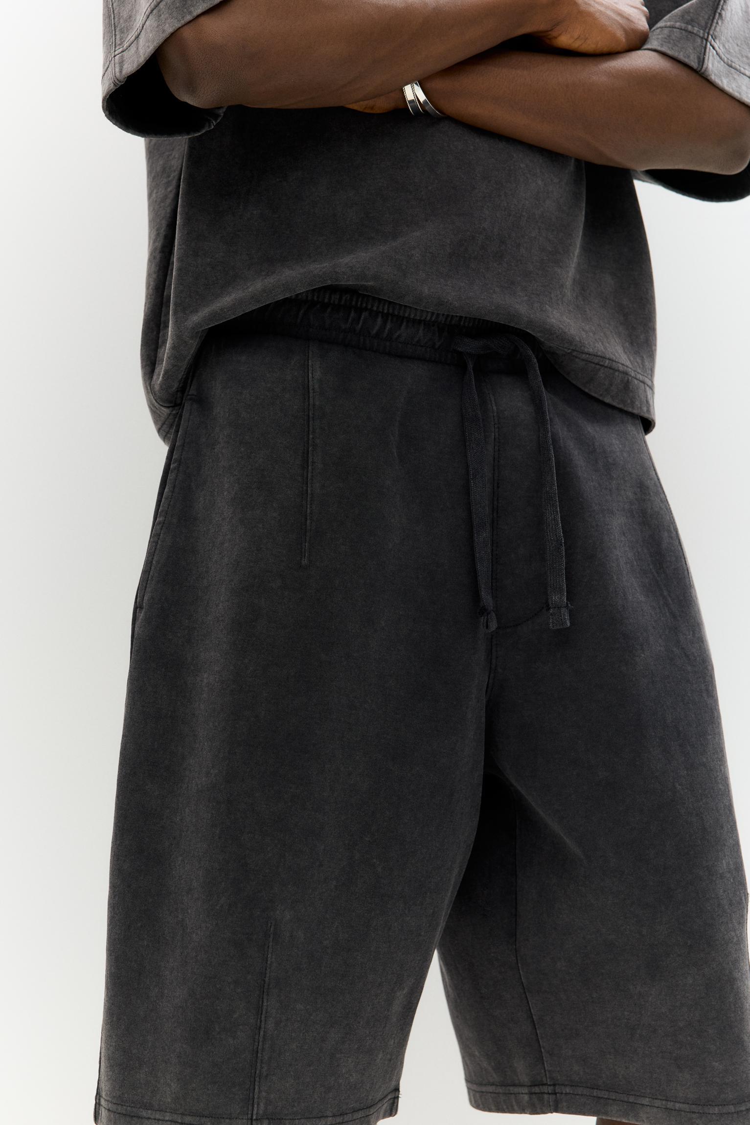 Super baggy Bermuda short sweatpants Product Image