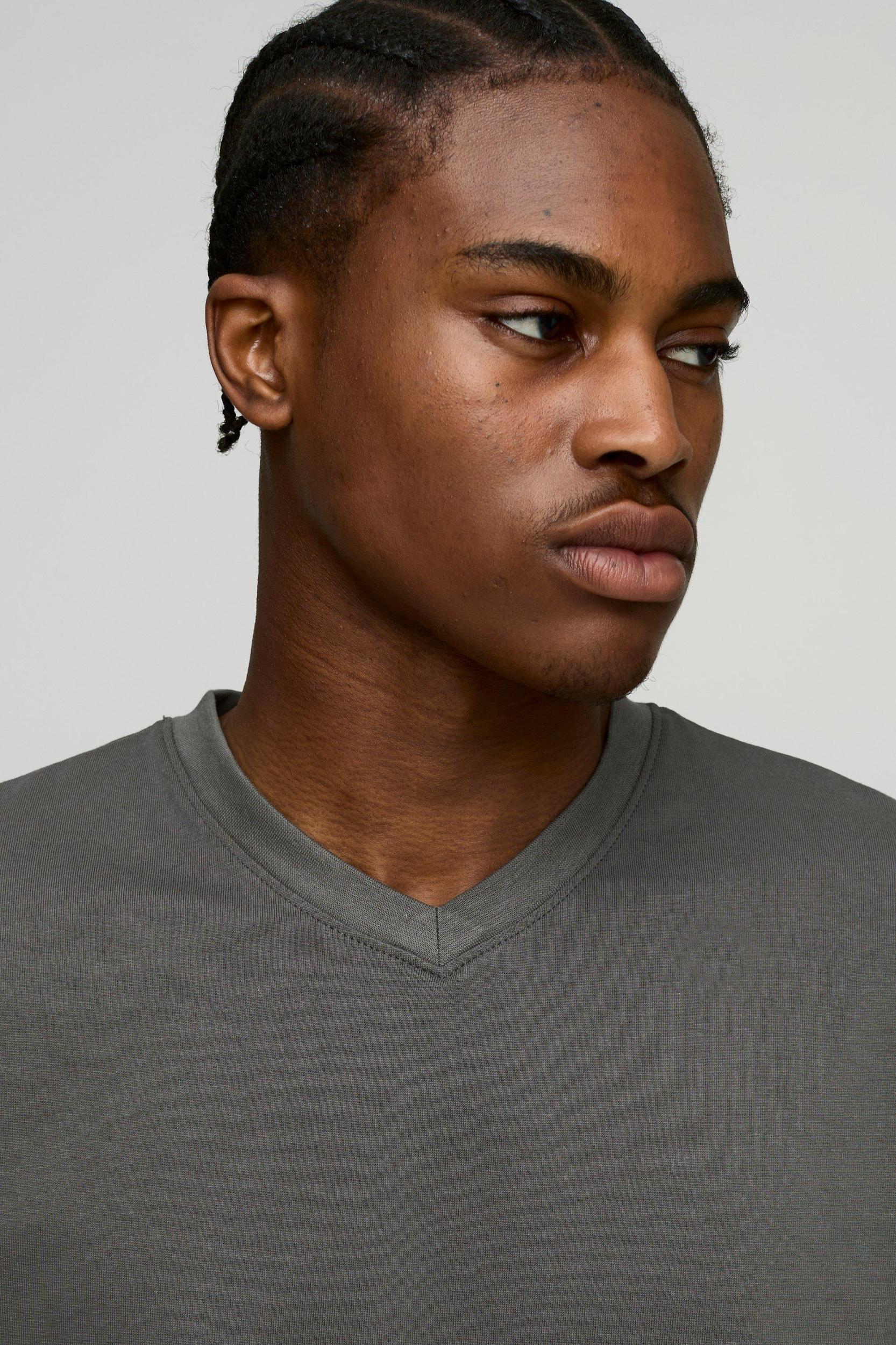 Regular Fit Heavyweight V Neck T-Shirt | boohooMAN USA Product Image