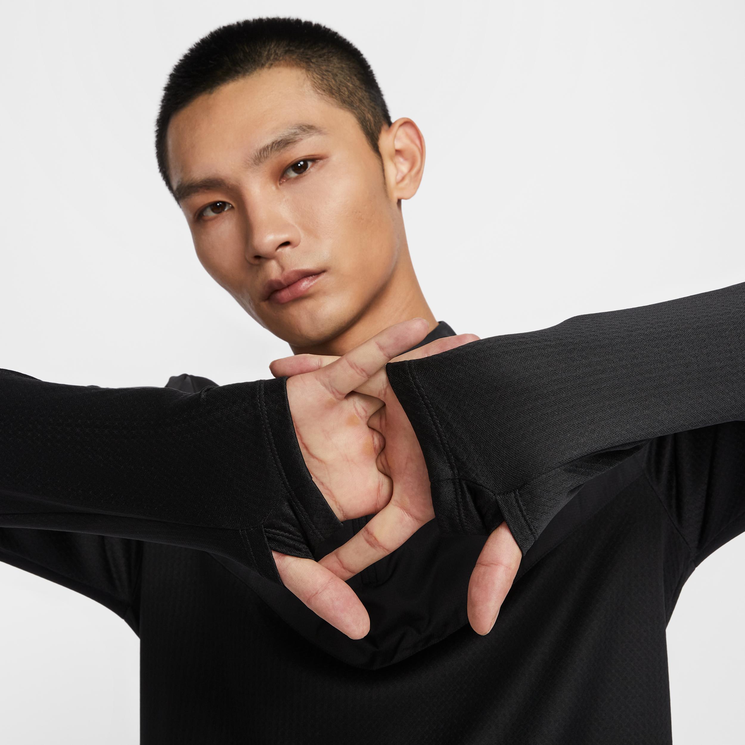 Nike Sphere Element Men's Therma-FIT Water-Repellent 1/2-Zip Running Top Product Image