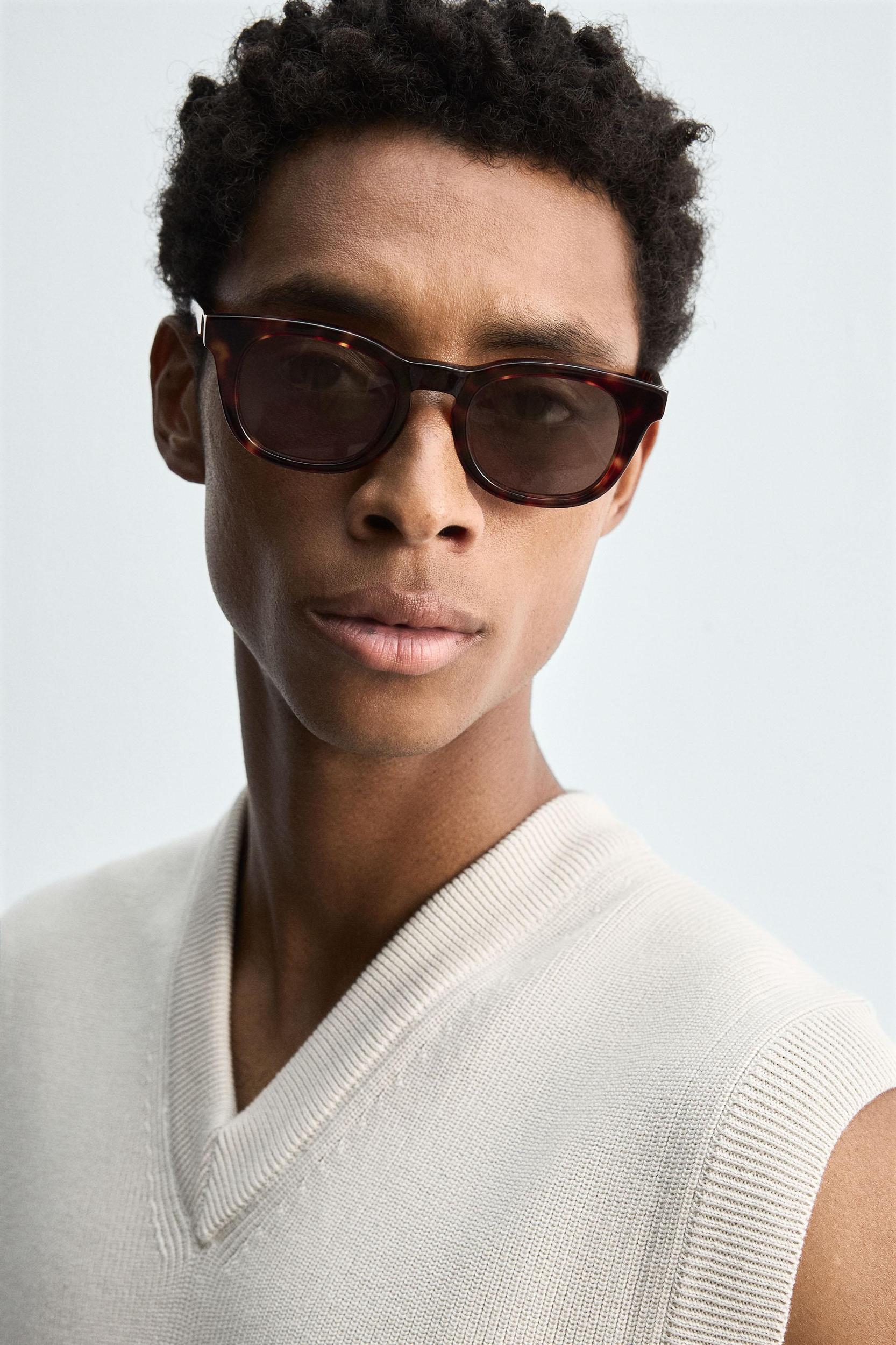 COTTON KNIT VEST Product Image