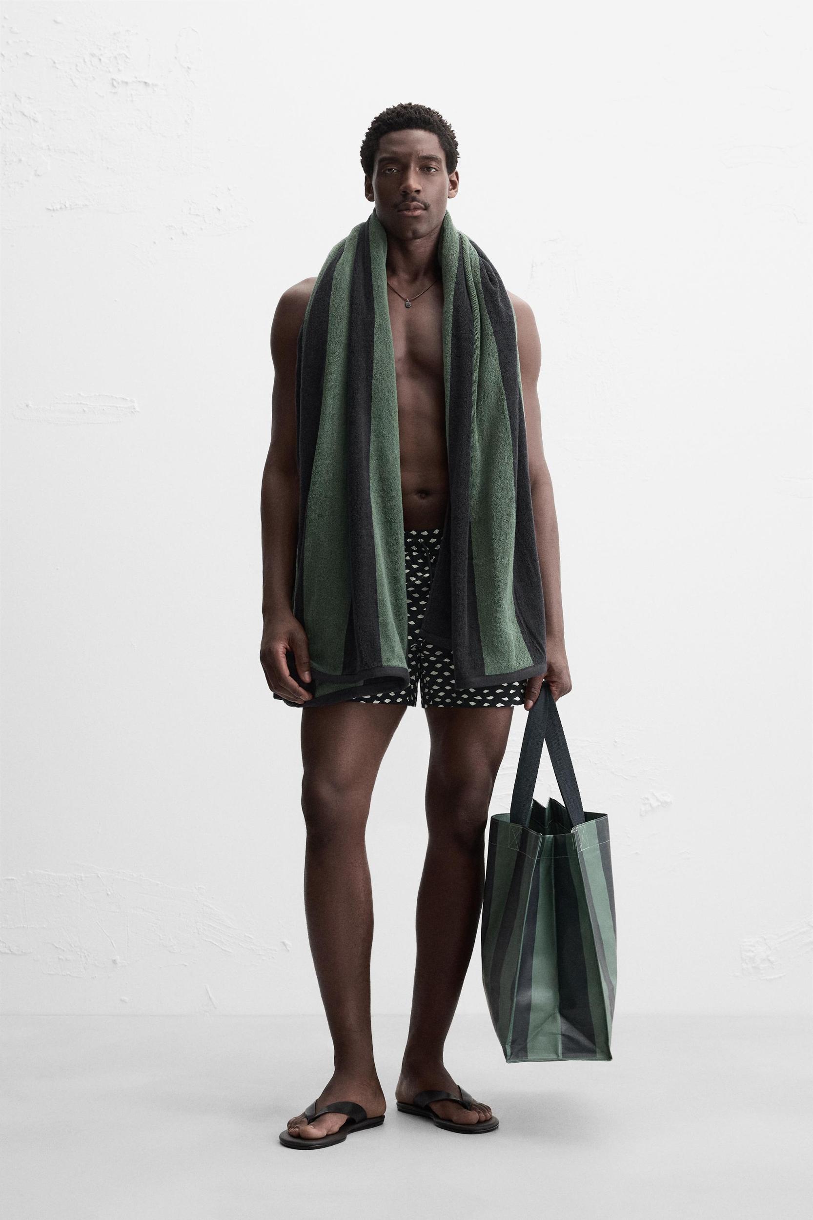 STRIPED BEACH TOWEL Product Image