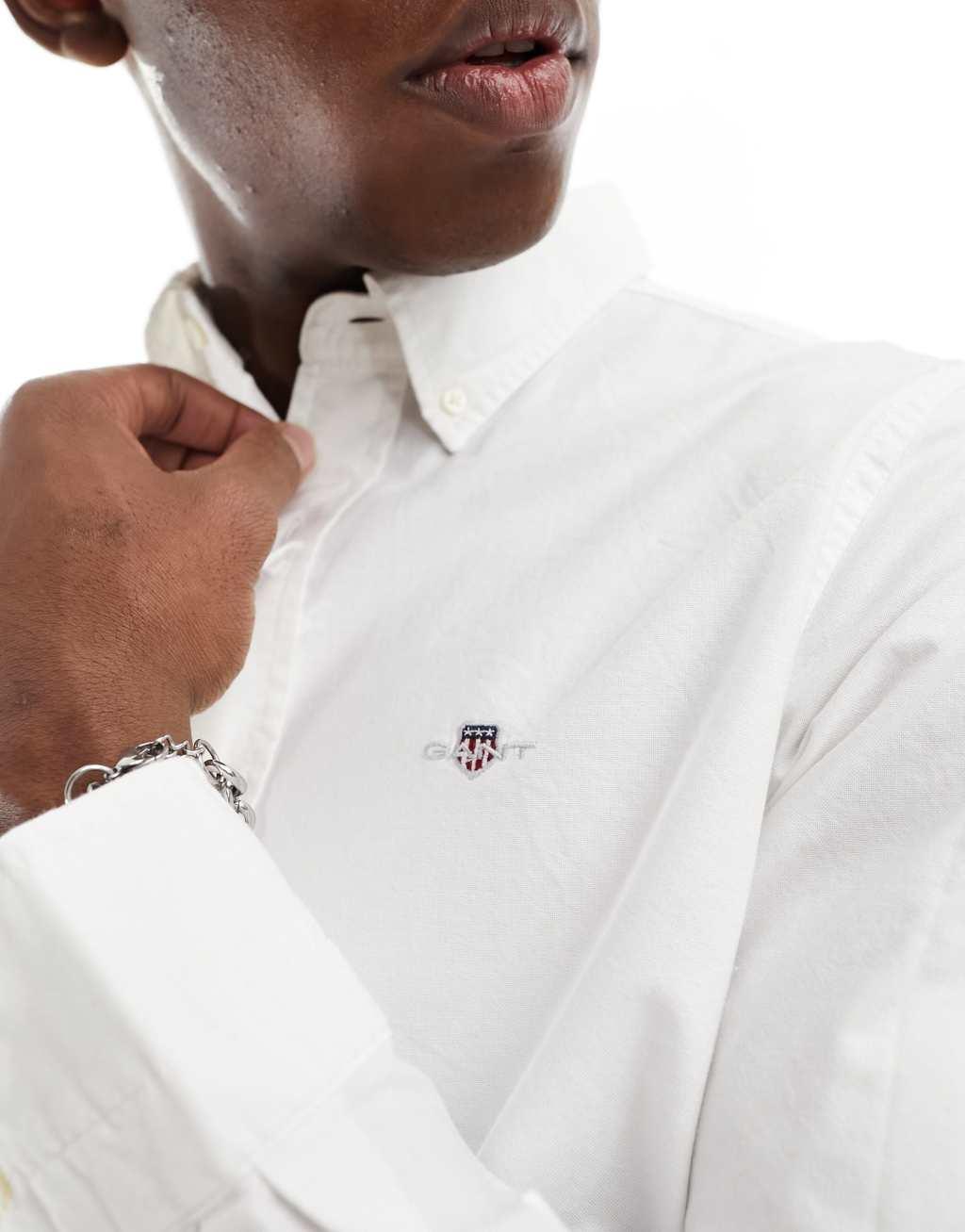 GANT icon logo slim fit oxford shirt in white Product Image