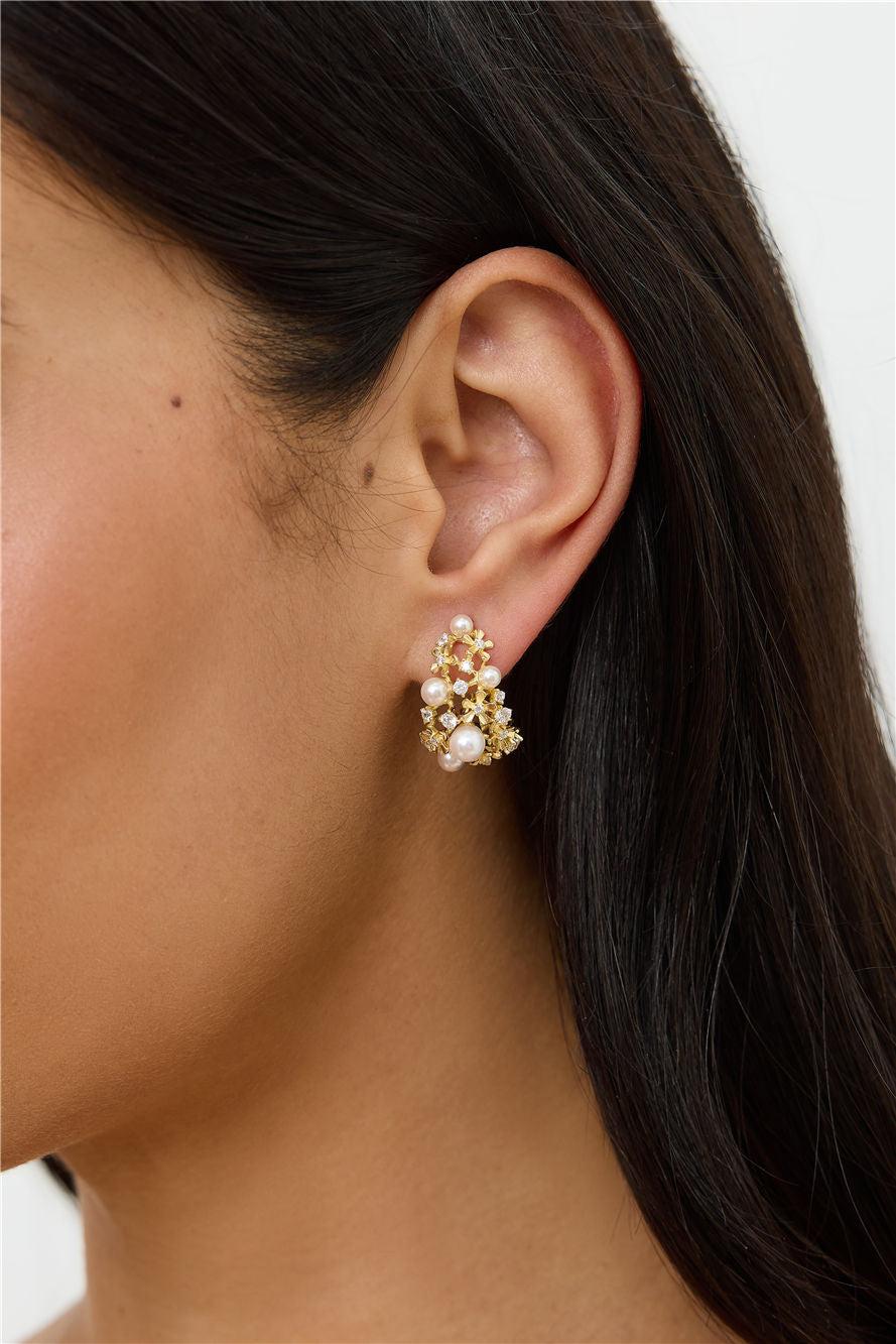 Looks Like Love Earrings Gold Product Image