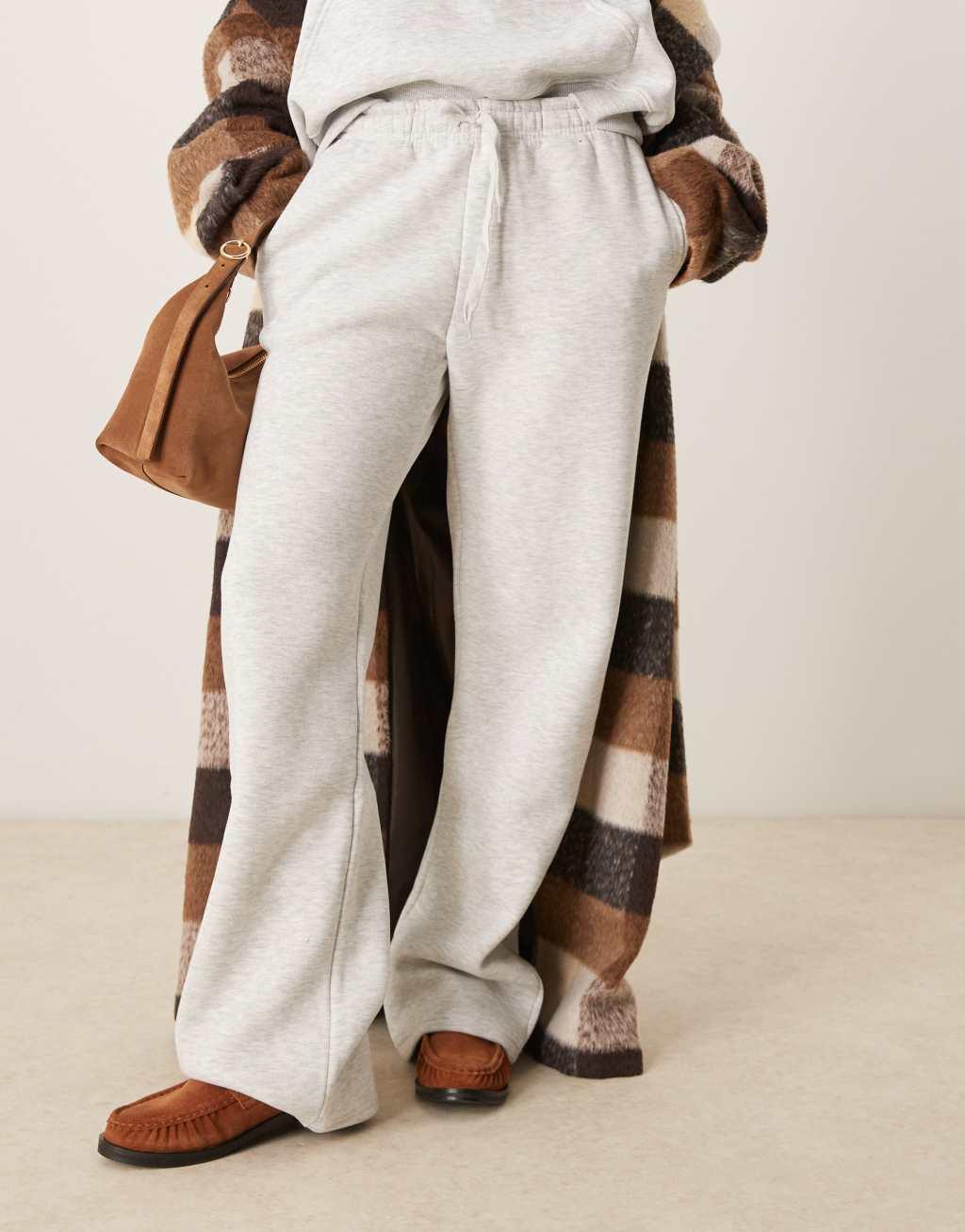 Gina Tricot loose fit straight leg sweatpants in light gray melange Product Image