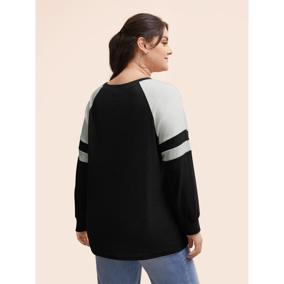 Plus Size Colorblock Contrast Stitch Raglan Sleeve T-shirt LightGray Women Casual Elastic cuffs Striped Round Neck Dailywear T-shirts BloomChic 28/5X Product Image