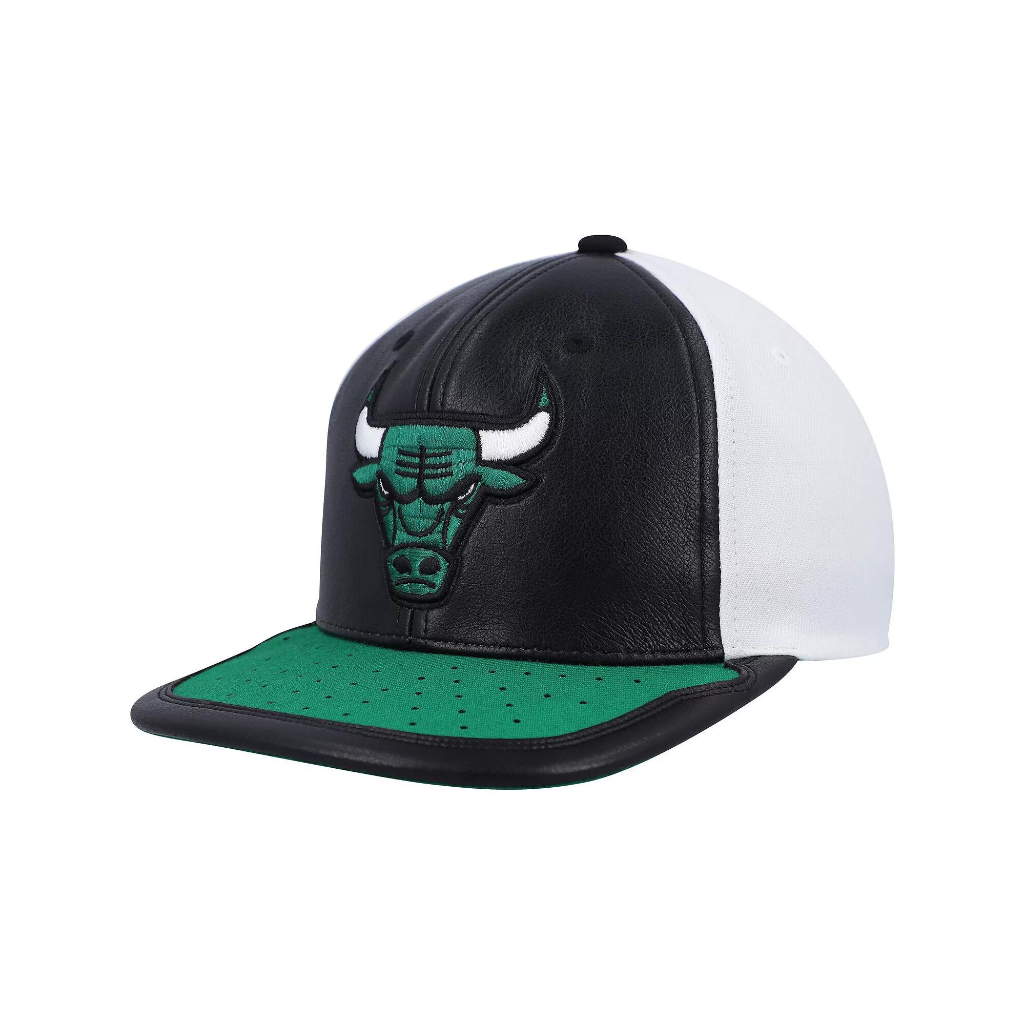 Men's Mitchell & Ness White/Green Chicago Bulls Day One Snapback Hat, Black Product Image