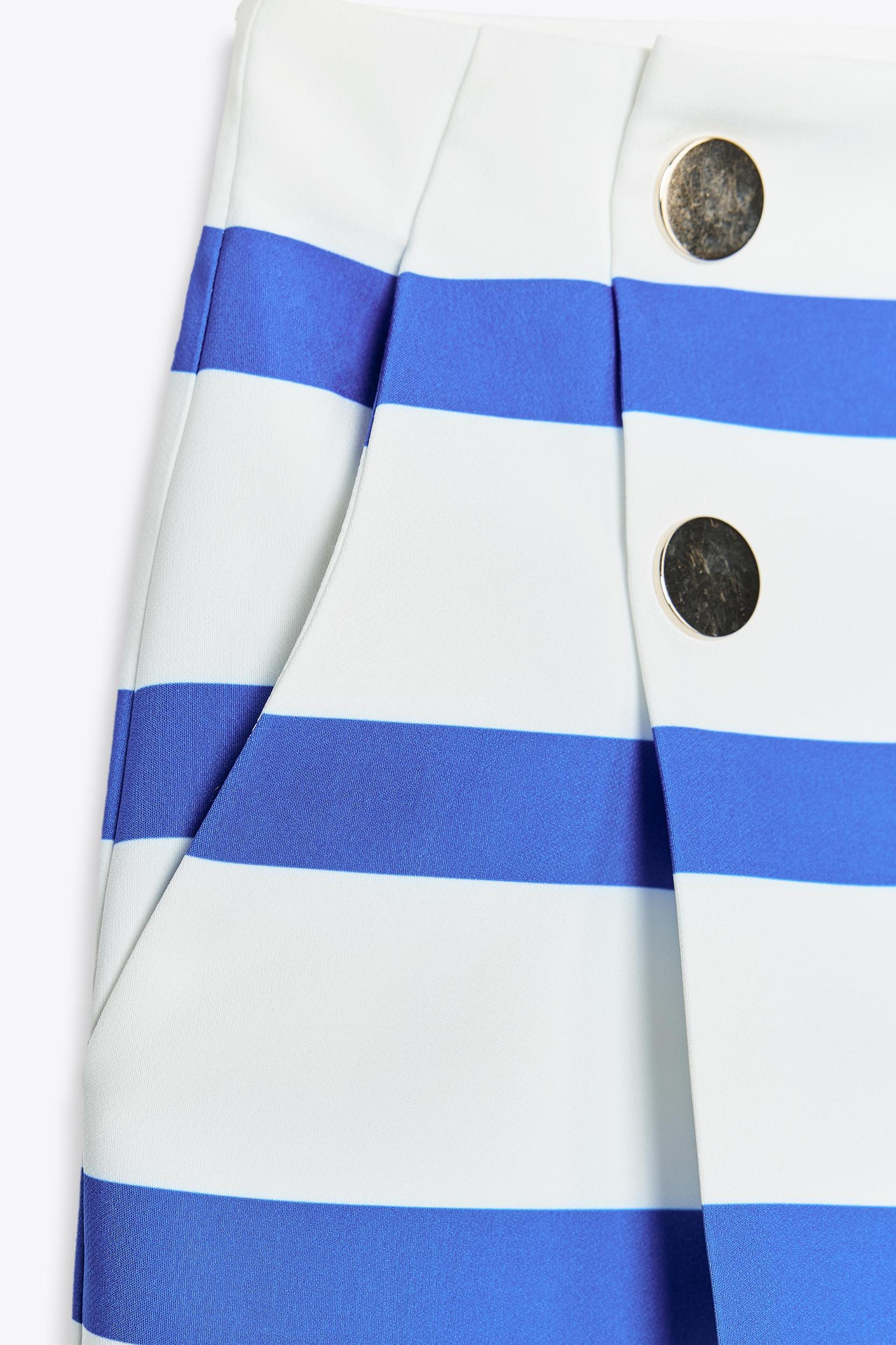 STRIPED BUTTON SHORTS Product Image